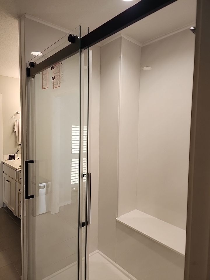 Bathtub replacements with new Onyx walls by The Shower Company