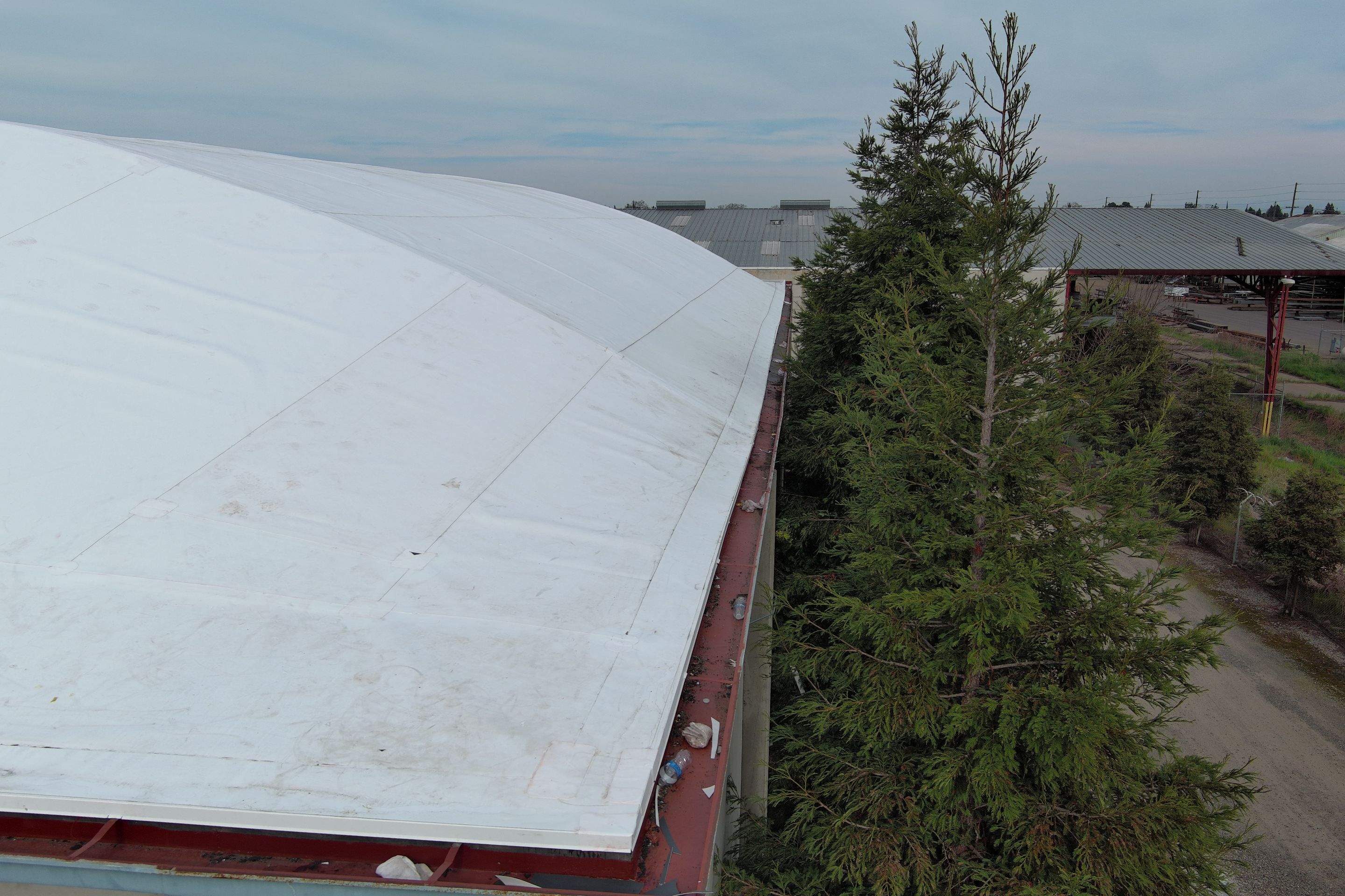 TPO single-ply roofing system using GAF Single-ply TPO 60 mil with 1.5 inch ISO board insulation by Straight Edge Roofing Inc