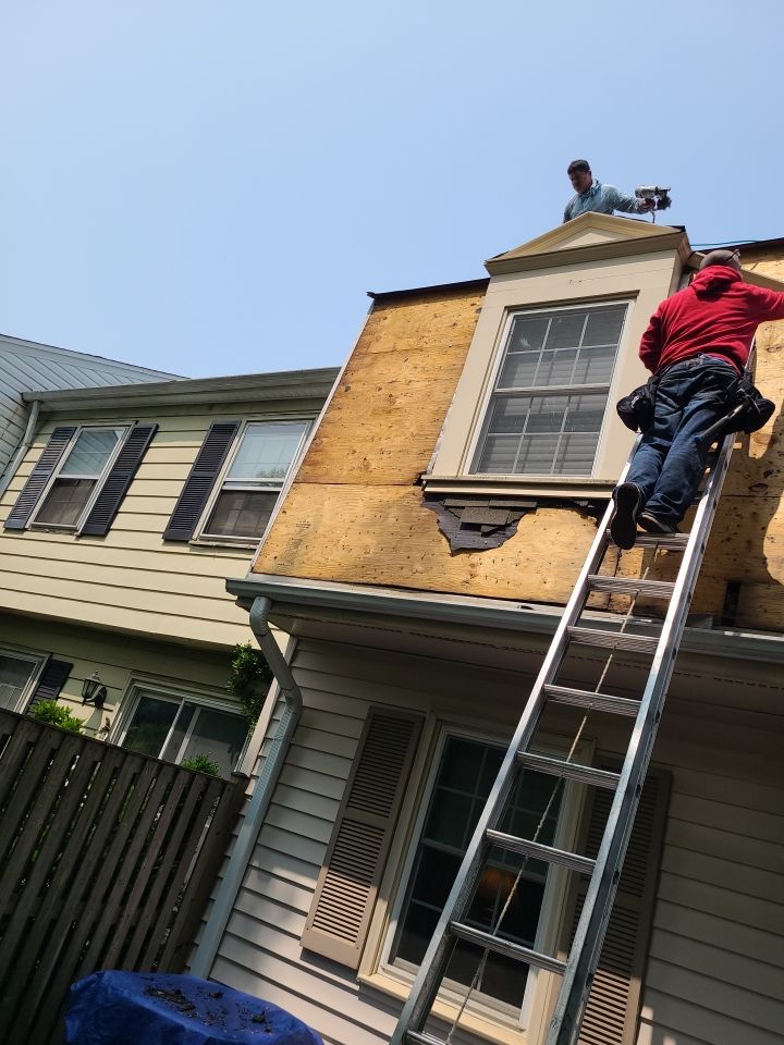 Alexandria - Certainteed Landmark Weathered Wood Shingles by RM Banning, Inc.