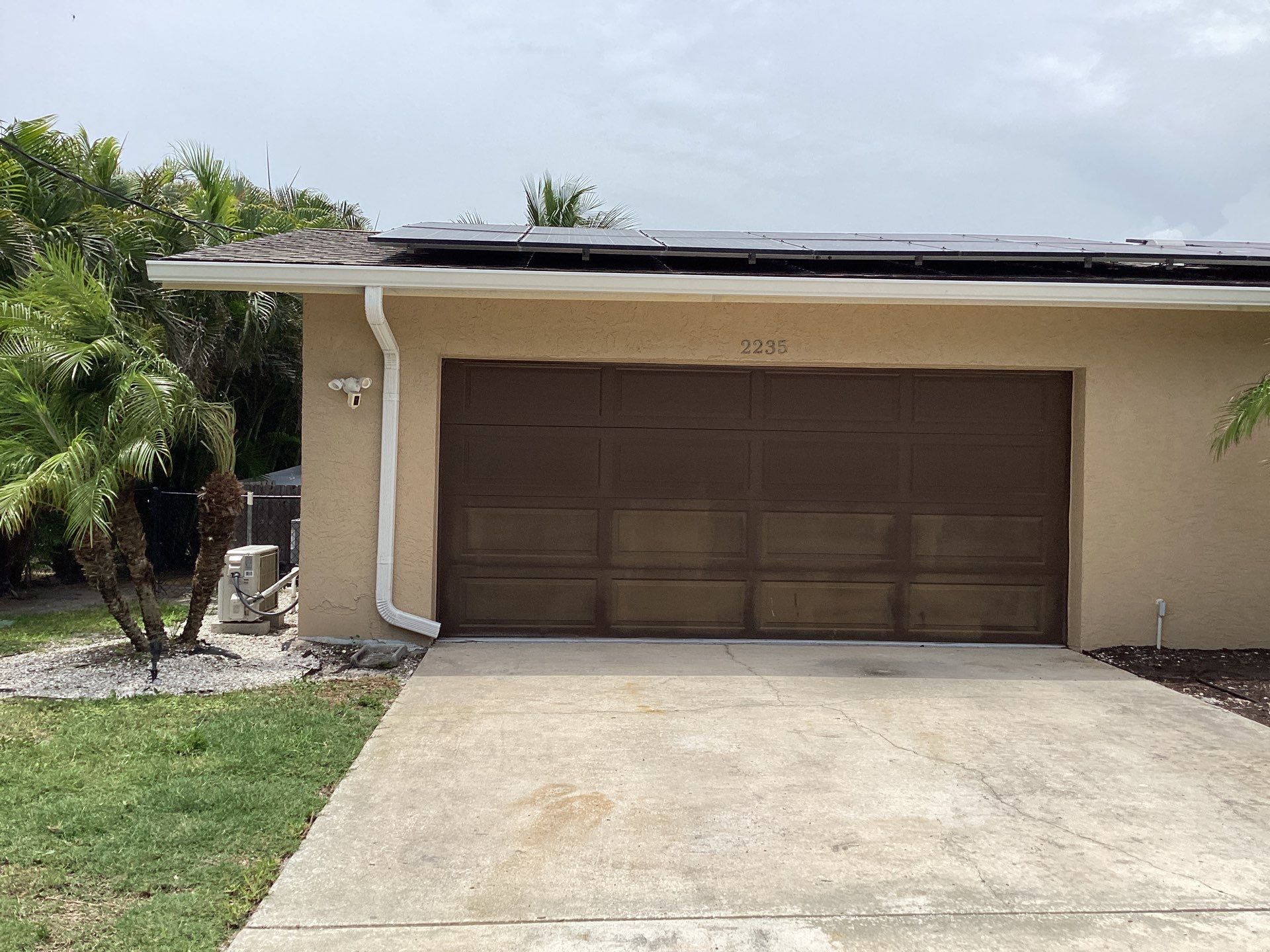 6-Inch Seamless Gutter Installation in Sarasota FL by Gutter Professor by Gutter Professors