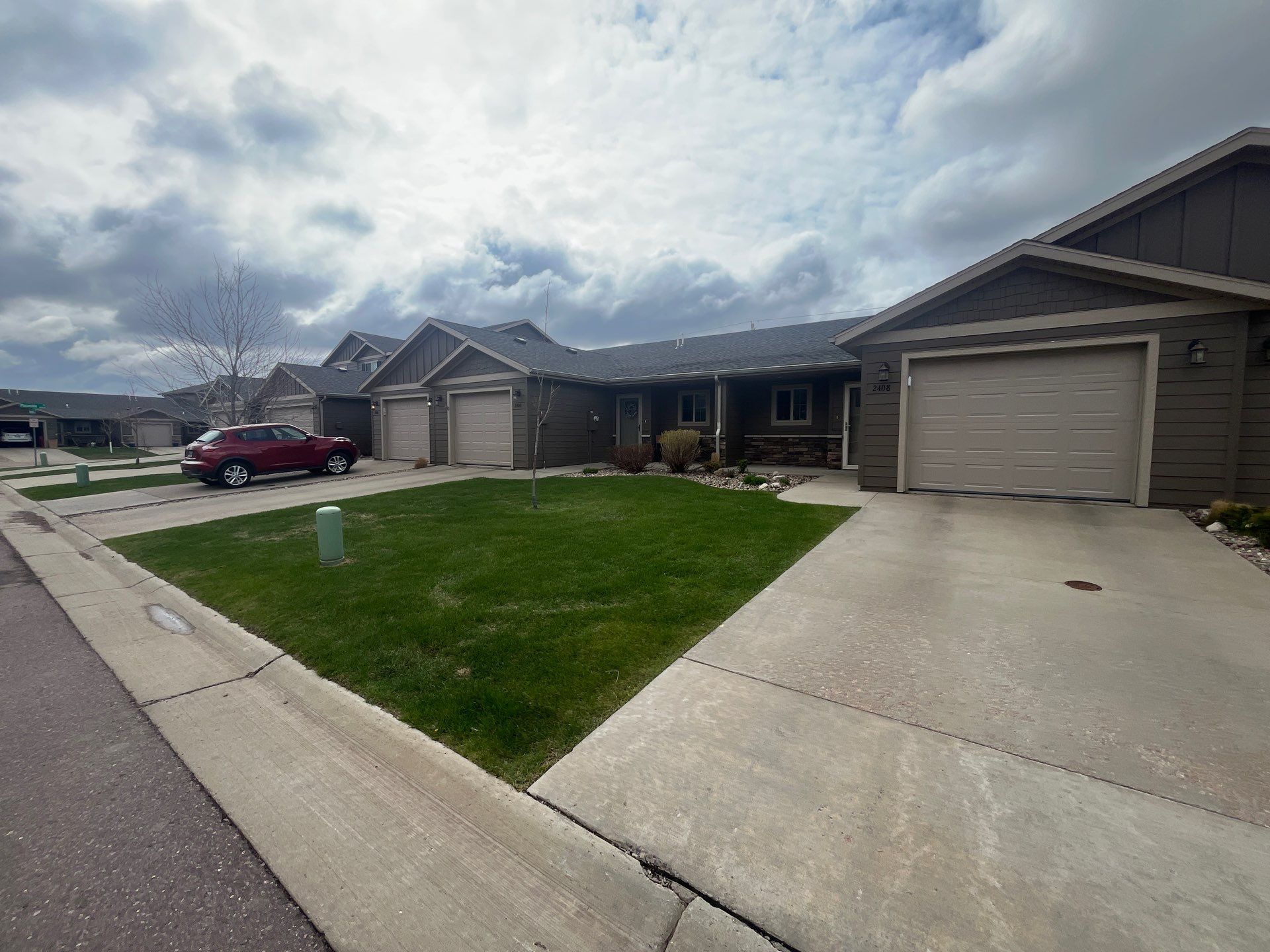 Exterior Painting for Multi-Unit Townhomes in Sioux Falls by Select Painting, Coatings & Garage Cabinets