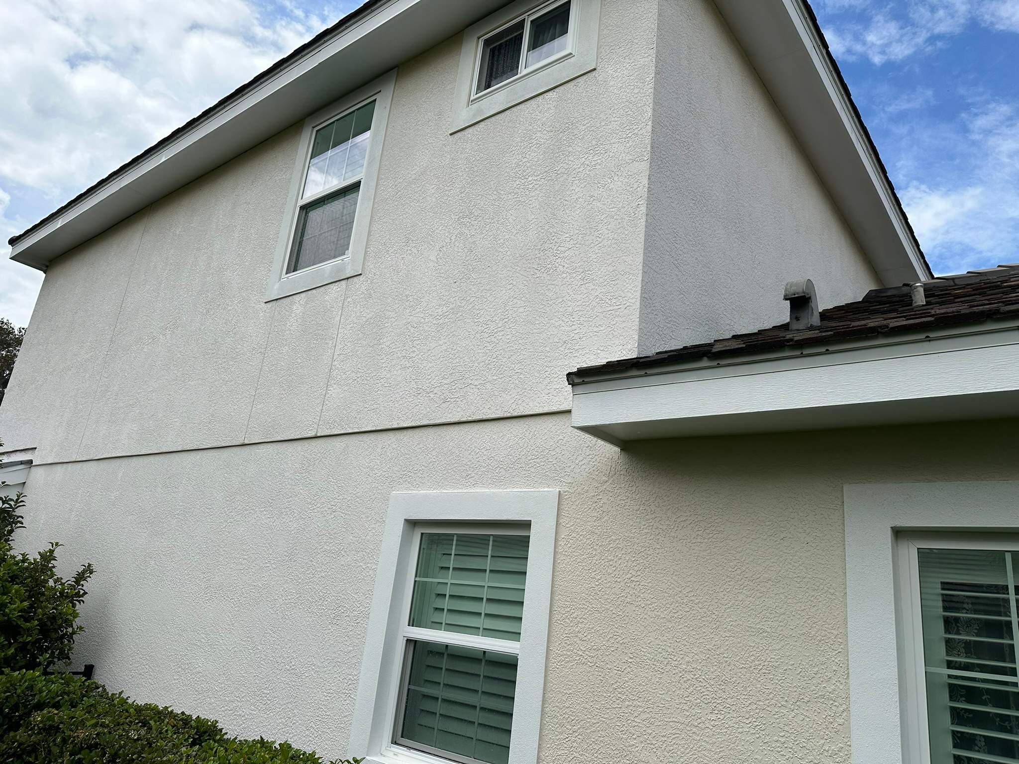 House Wash & Pool Screen Enclosure Cleaning in Winding River Community, Bradenton, FL | Sunshine AquaWash by Sunshine AquaWash