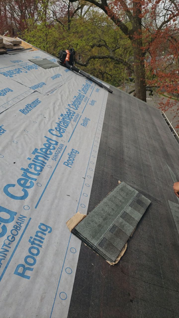 Arlington: CertainTeed Landmark Pro Designer Shingles in Max Def Georgetown Gray by RM Banning, Inc.