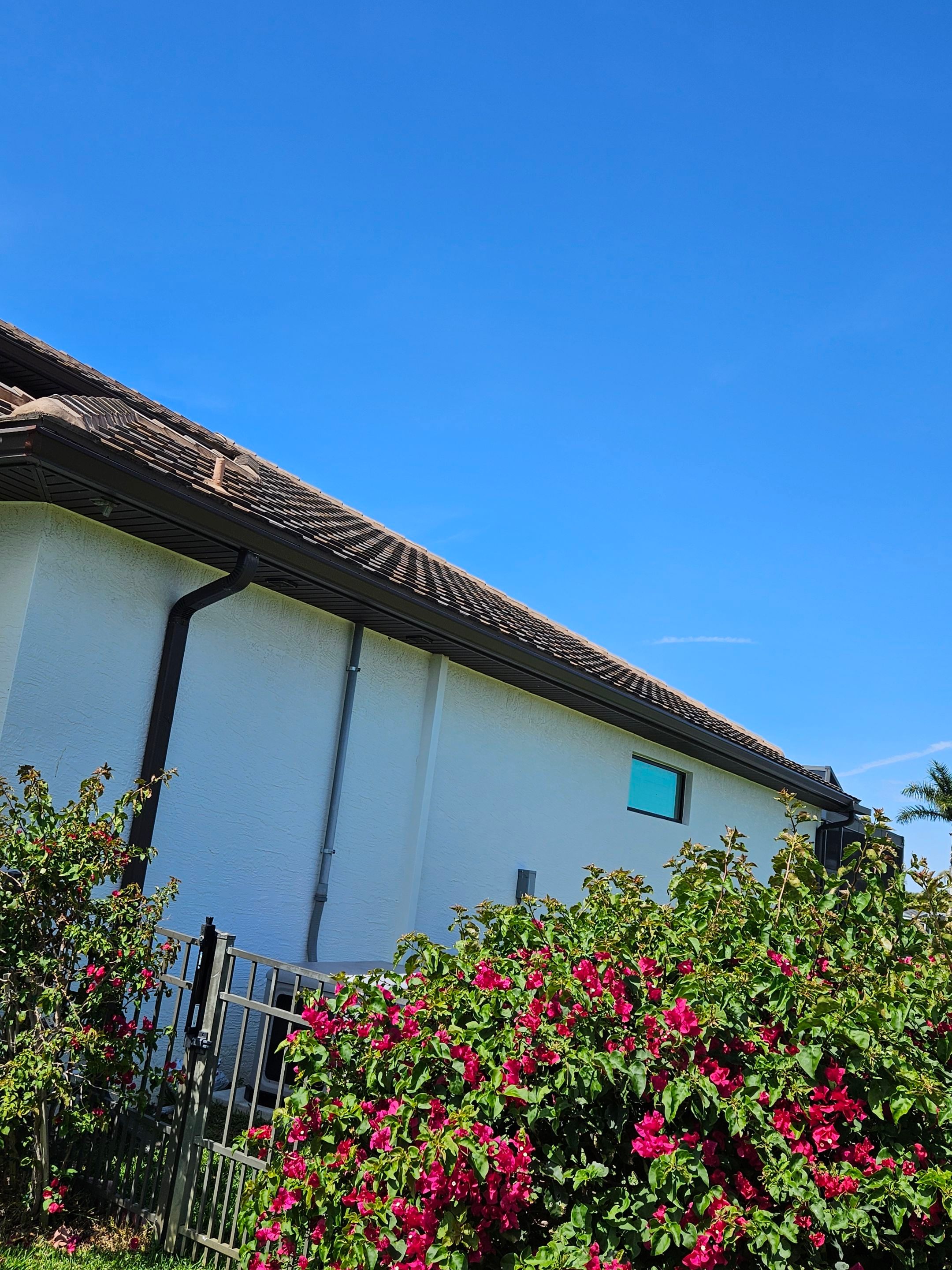 6 Inch Seamless Gutters using Musket Brown Seamless Gutters in Cape Coral FL by Gutter Professors