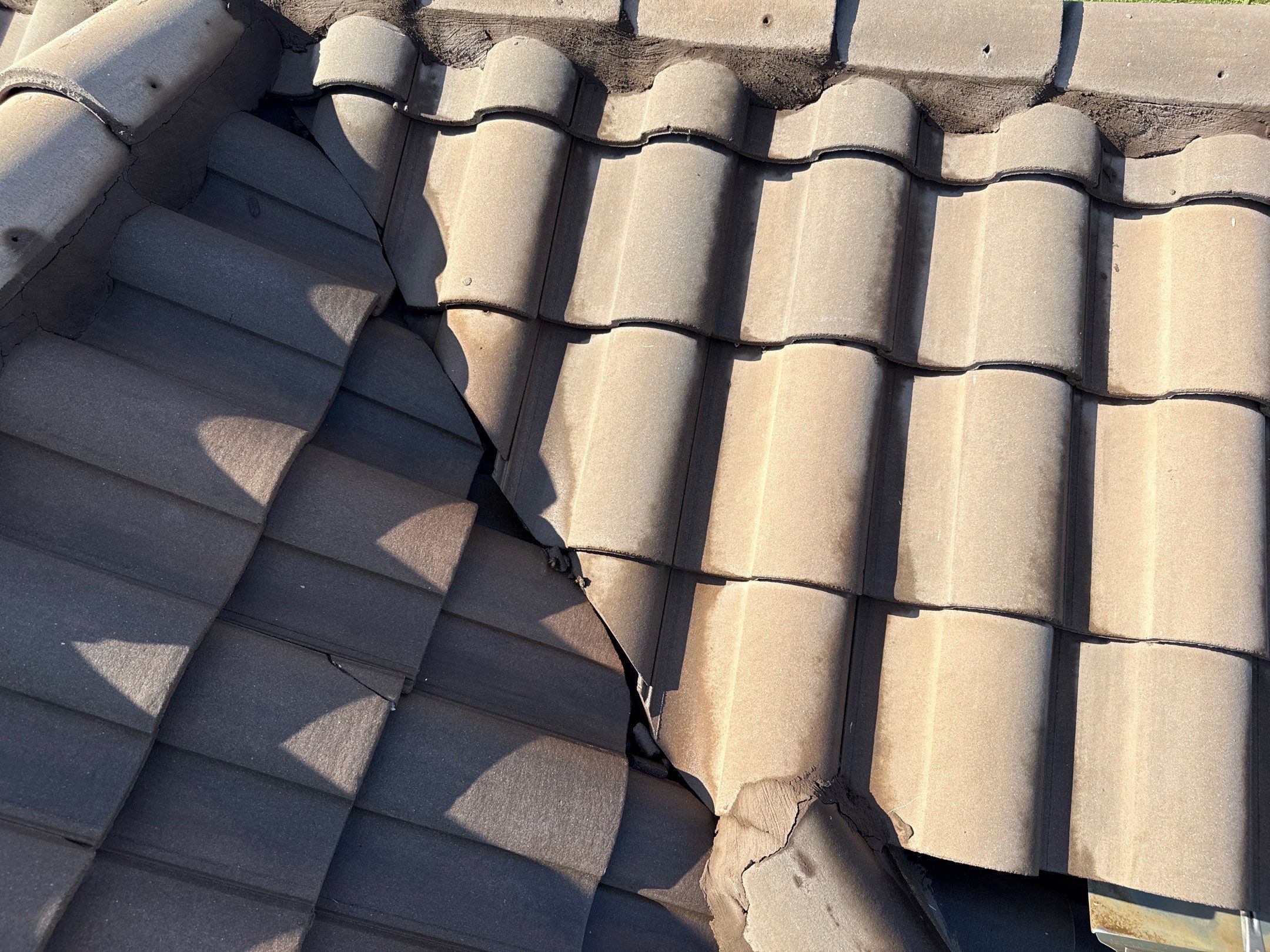 Concrete Tile Roof, Paver Driveway & Lanai Cleaning – Artisan Lakes Esplanade, Palmetto, FL by Sunshine AquaWash