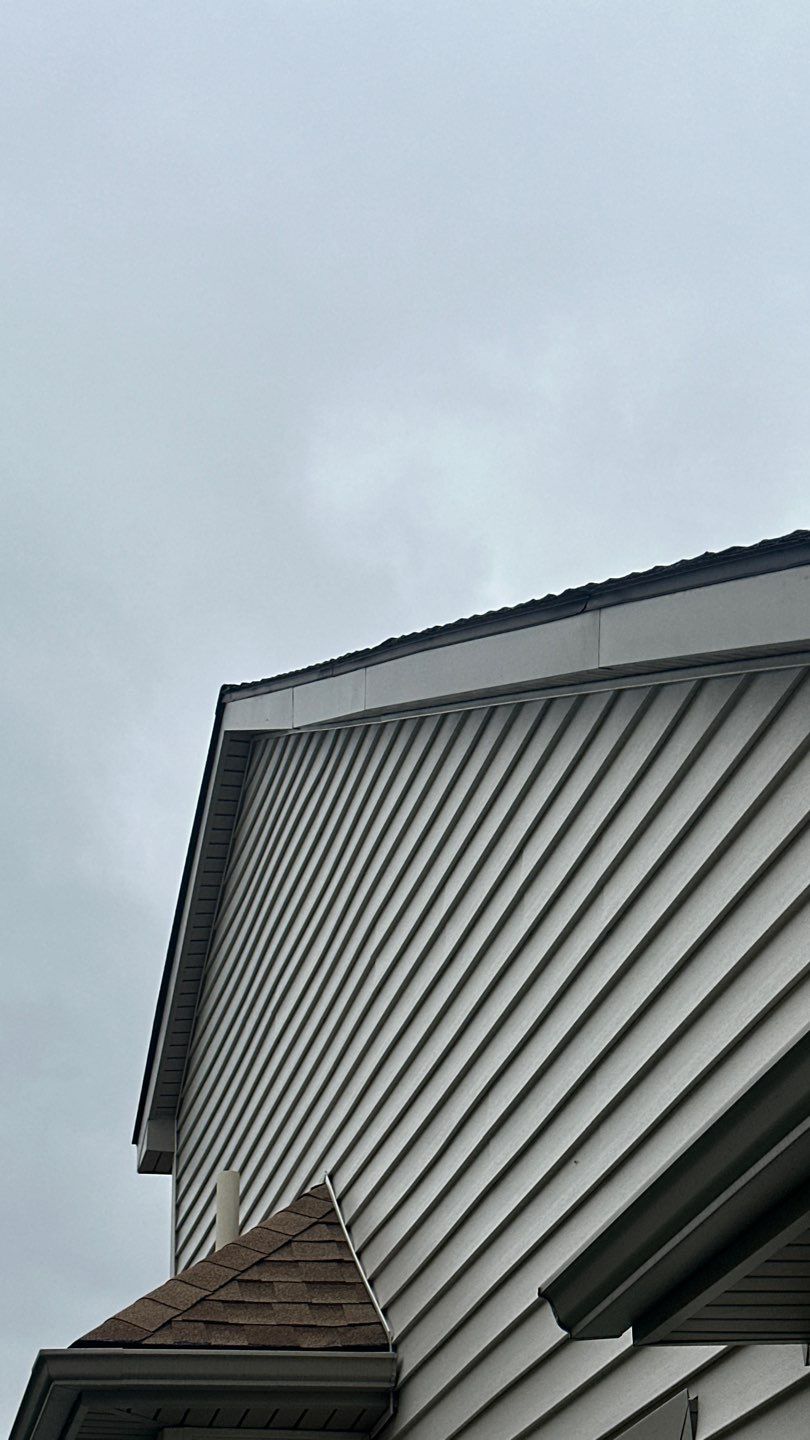Siding Replacement using CertainTeed Restoration Classic D5 by 180 Contractors
