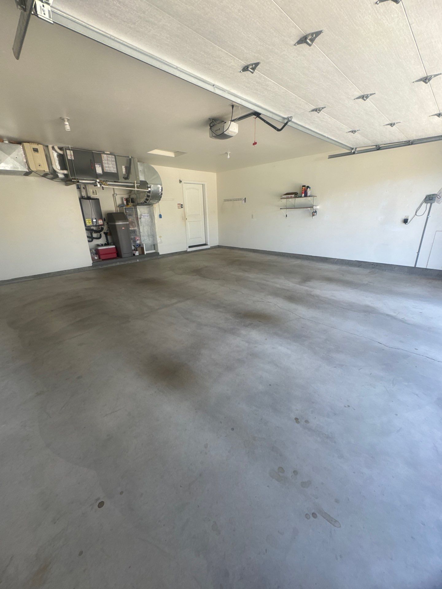 Hermiston Garage Floor Coating With Travertine Hybrid Flake System by Croc Coatings, LLC