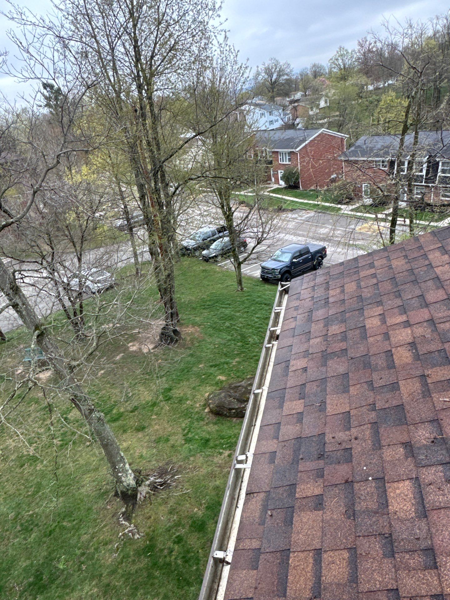 HOA gutter cleaning after photo.