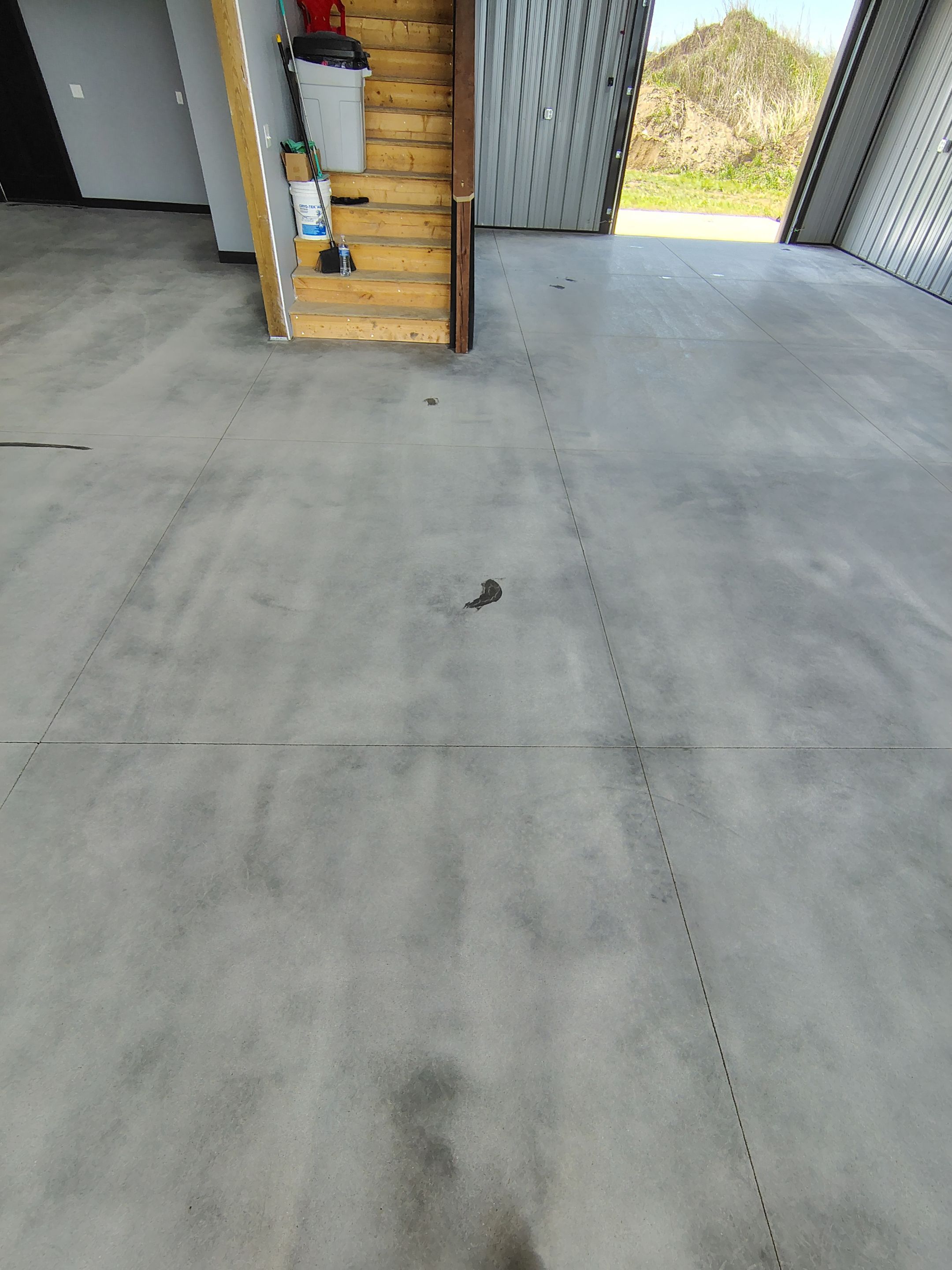 Polyaspartic Garage Floor Coating with Decorative Flake in Wentworth by Select Painting, Coatings & Garage Cabinets