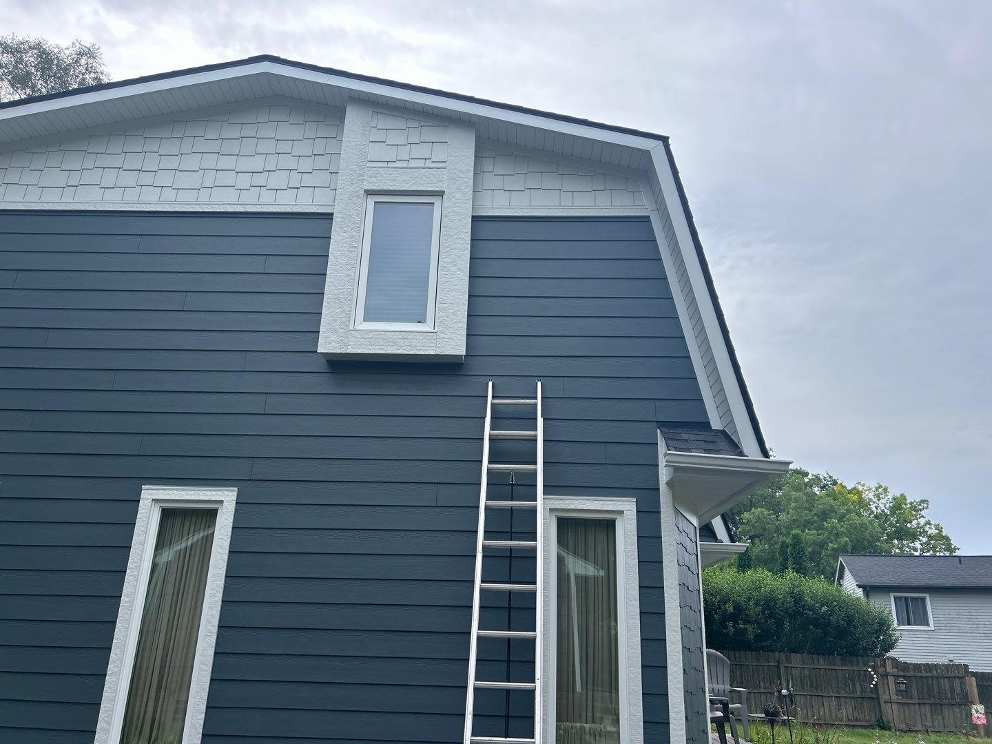 Siding Replacement using Hardie Plank S8 1/4" by 180 Contractors