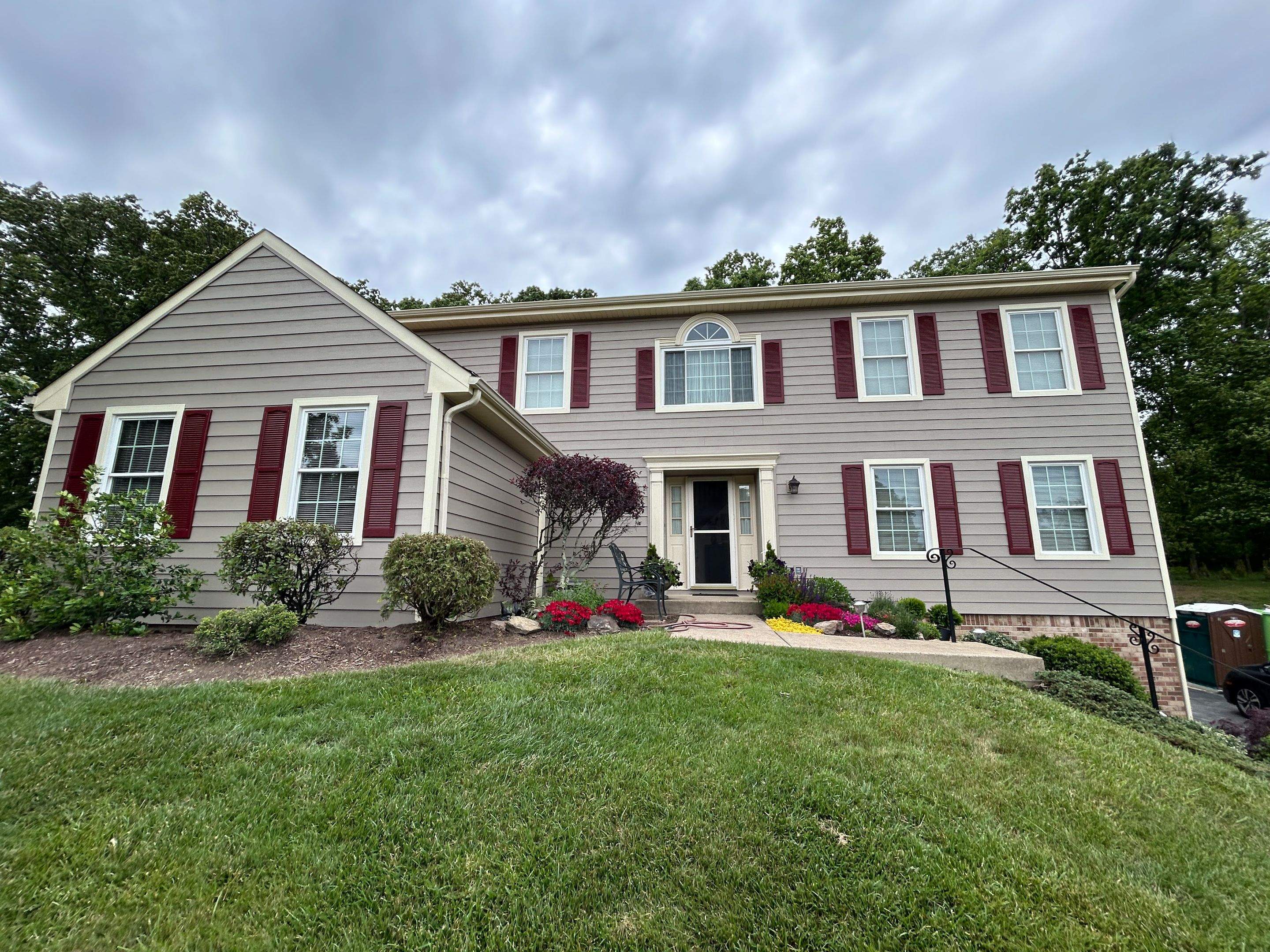 Everlast Taupe Vinyl Siding in Pittsburgh by Ideal Siding Pittsburgh