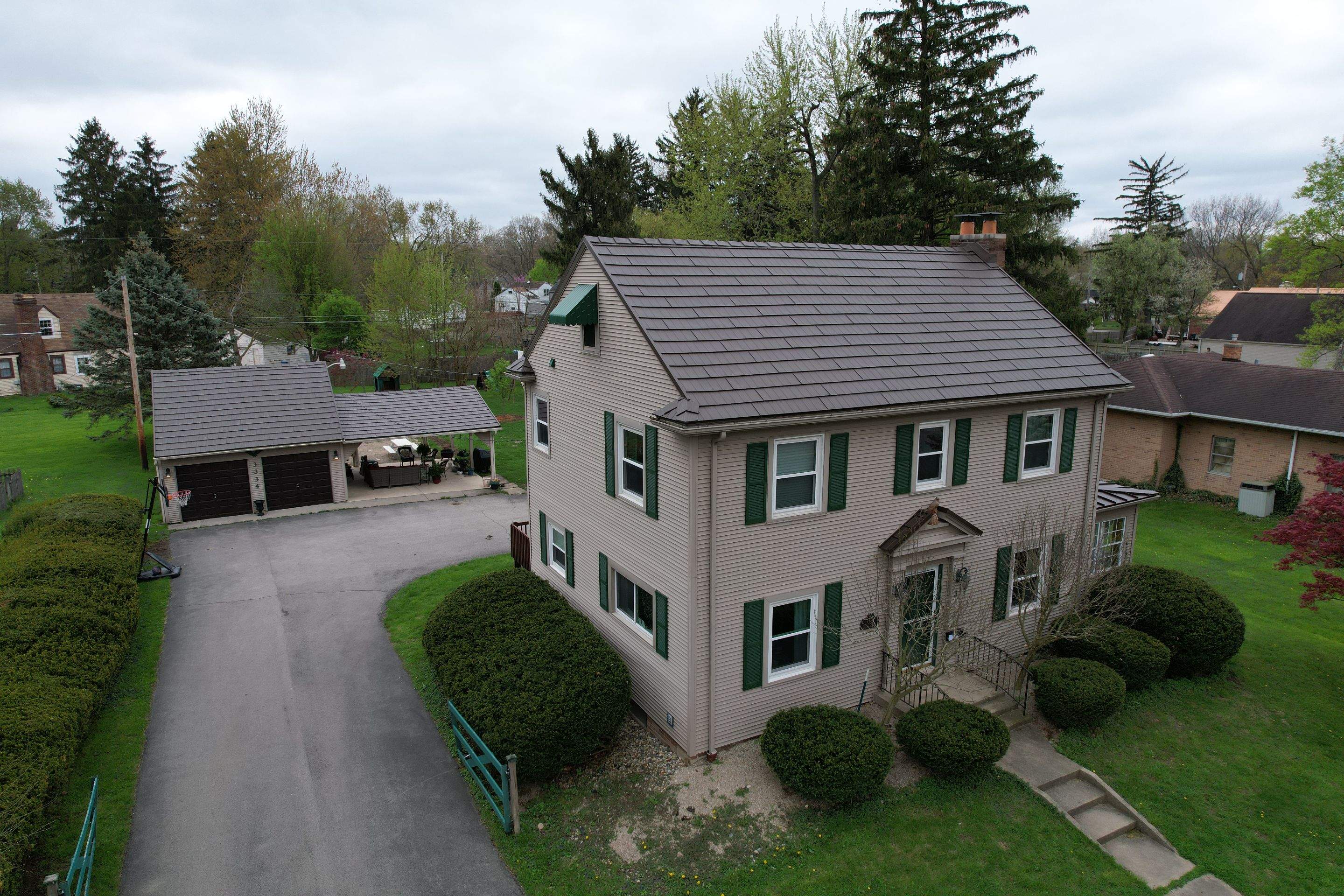 Residential Roofing Installation using Vic West Nothridge Slate by 4Ever Metal Roofing