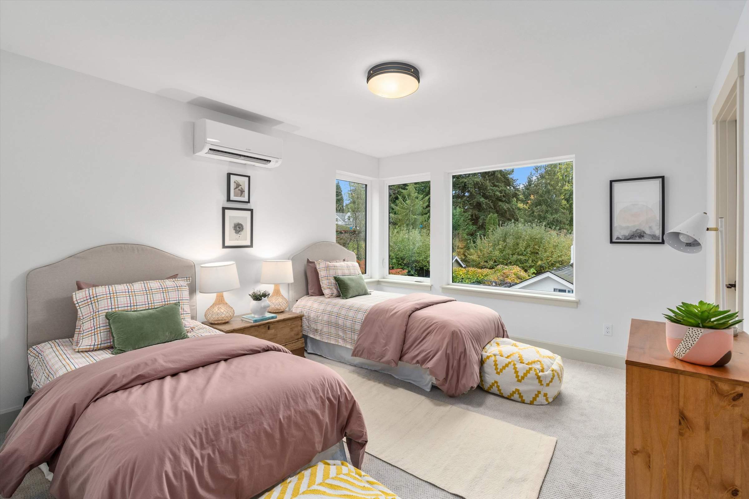 Maple Leaf 6-unit new construction by LinMak Construction