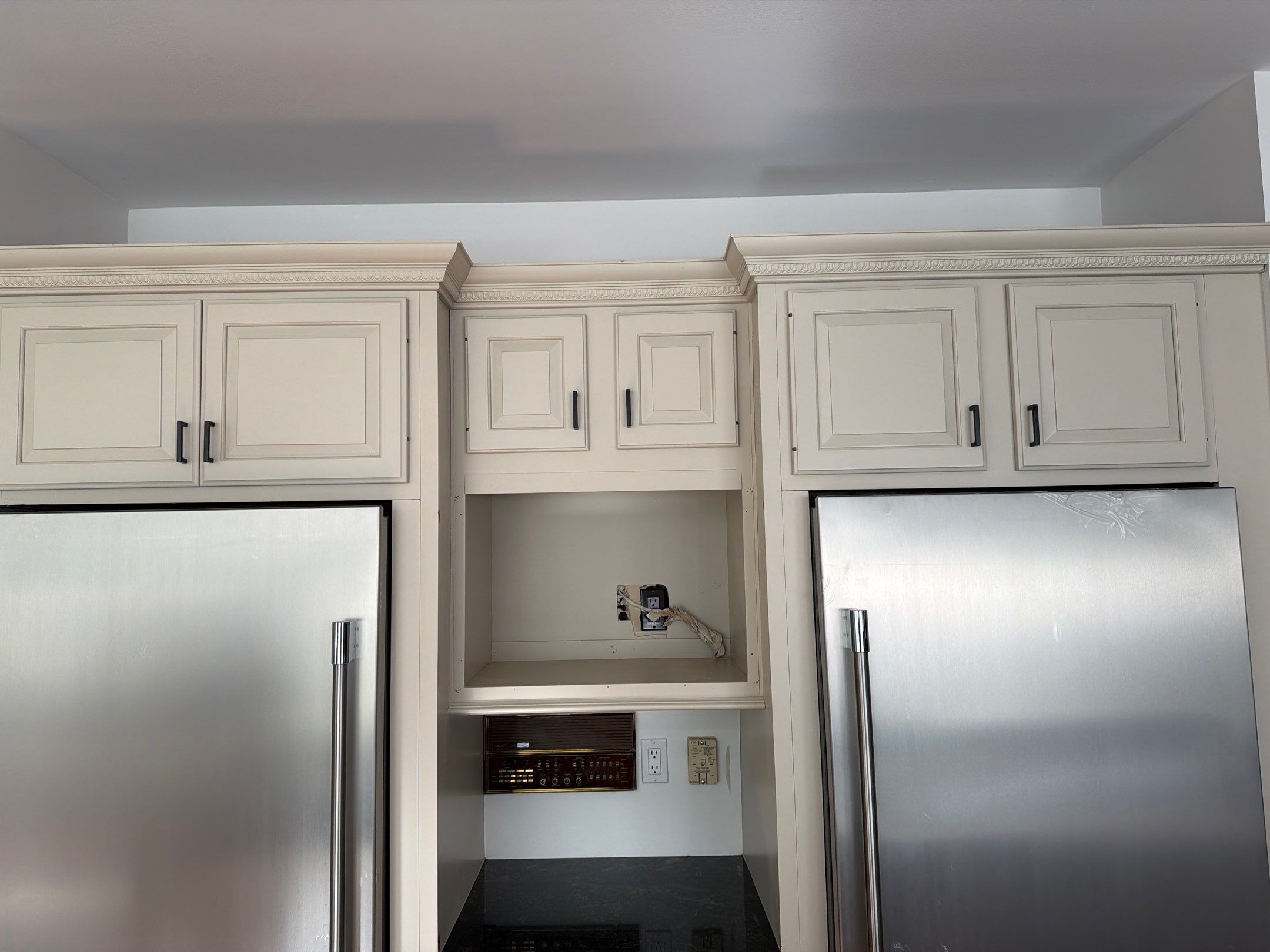 Custom Cabinet Refinishing in Bloomfield Hills by Top Shelf Painter