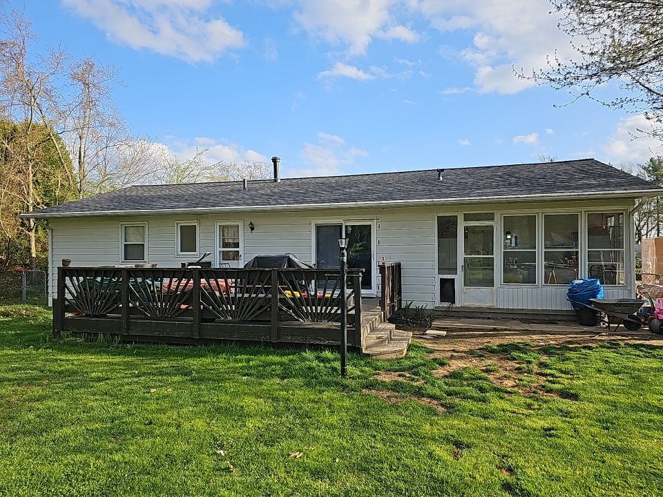 ATLAS PINNACLE COLOR: BLACK SHADOW DRIP EDGE: WHITE by Eagle Eye Roofing