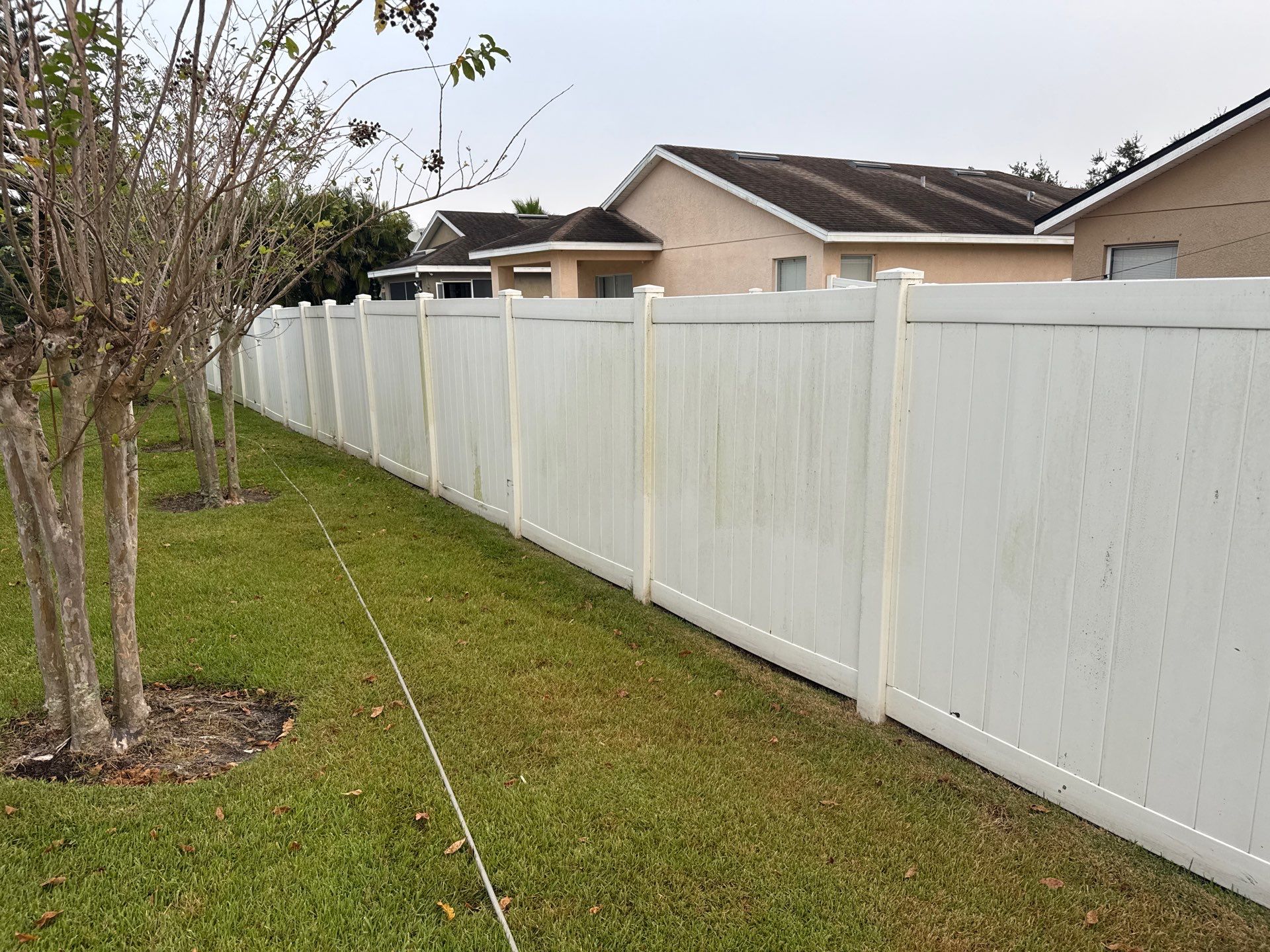 Vinyl Fence Cleaning, Driveway & Sidewalk Cleaning in Crystal Lakes – Palmetto, FL by Sunshine AquaWash