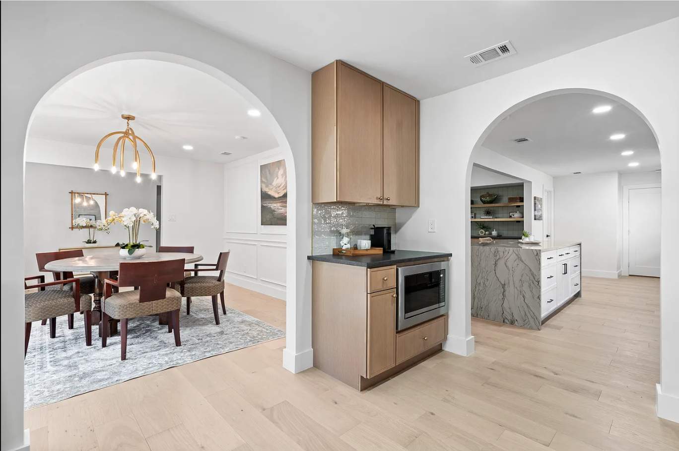 Layout-Loving Kitchen: Premium Cabinets Delivered in 7 Days Flat by Tibi Soli LLC