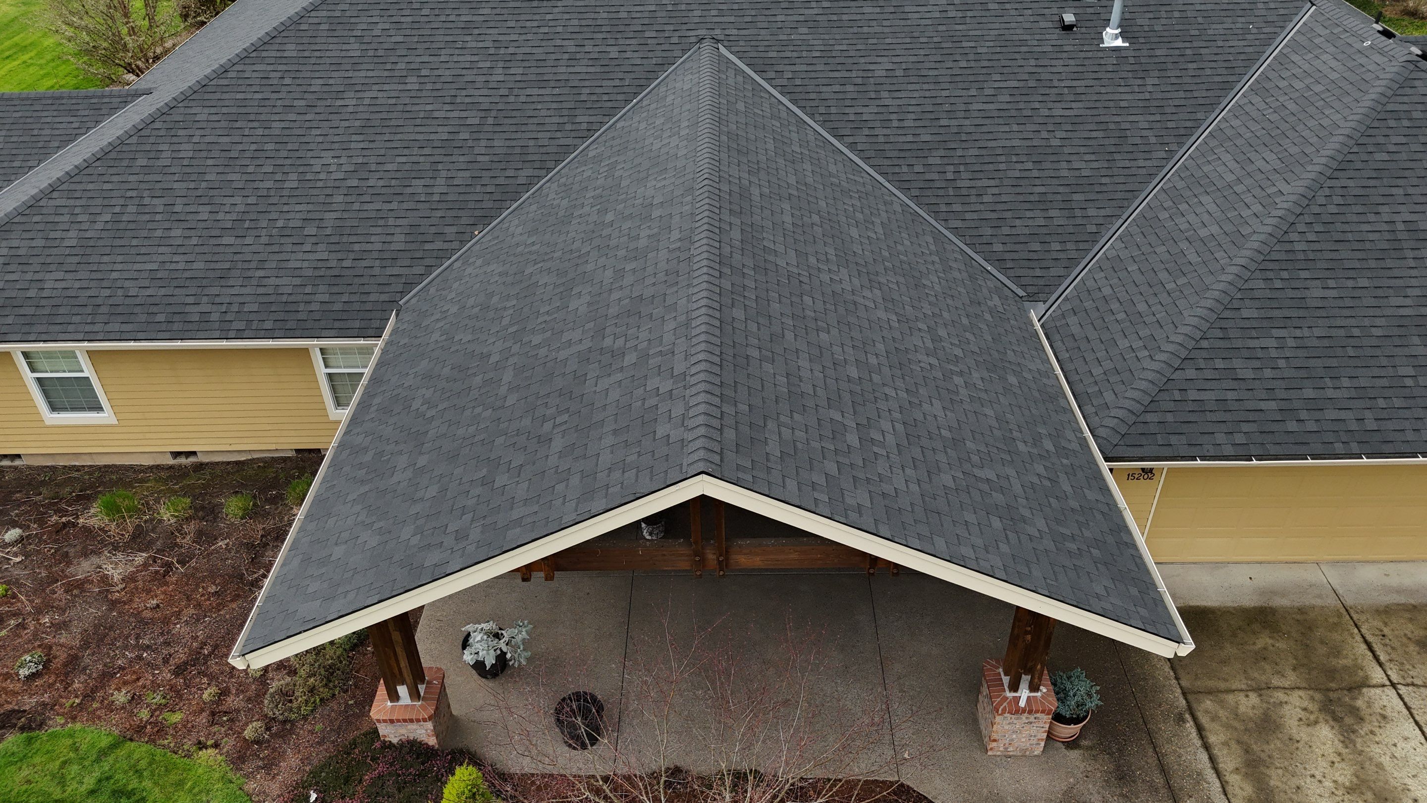 Onyx Black | Roof Replacement in Vancouver, WA 98685 by Valiant Roofing, LLC