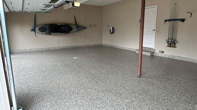 Jeff M. chose Riverbed flake for his beautiful new flake floor