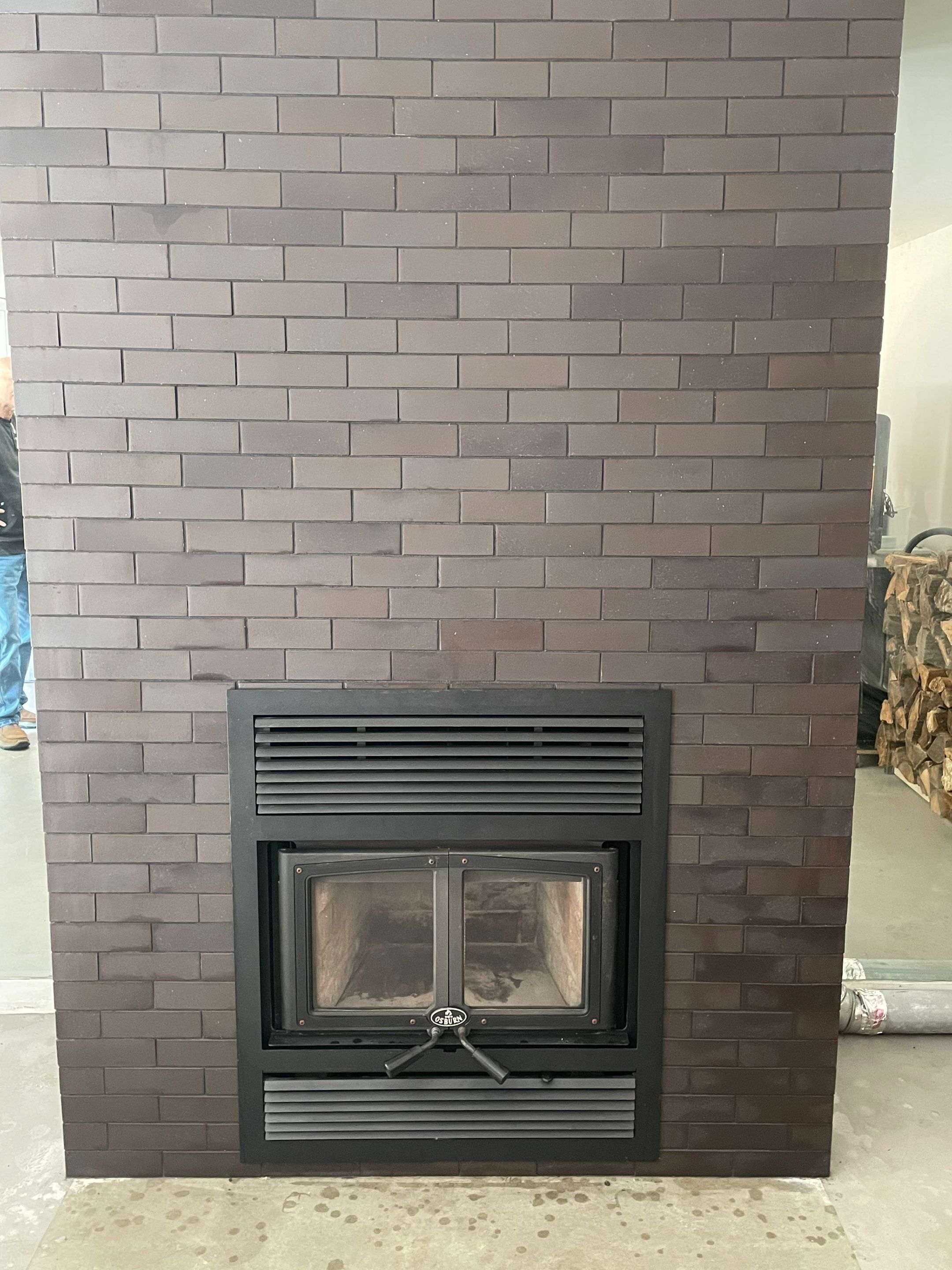 Wood fireplace  by Neighborhood Chimney Services 
