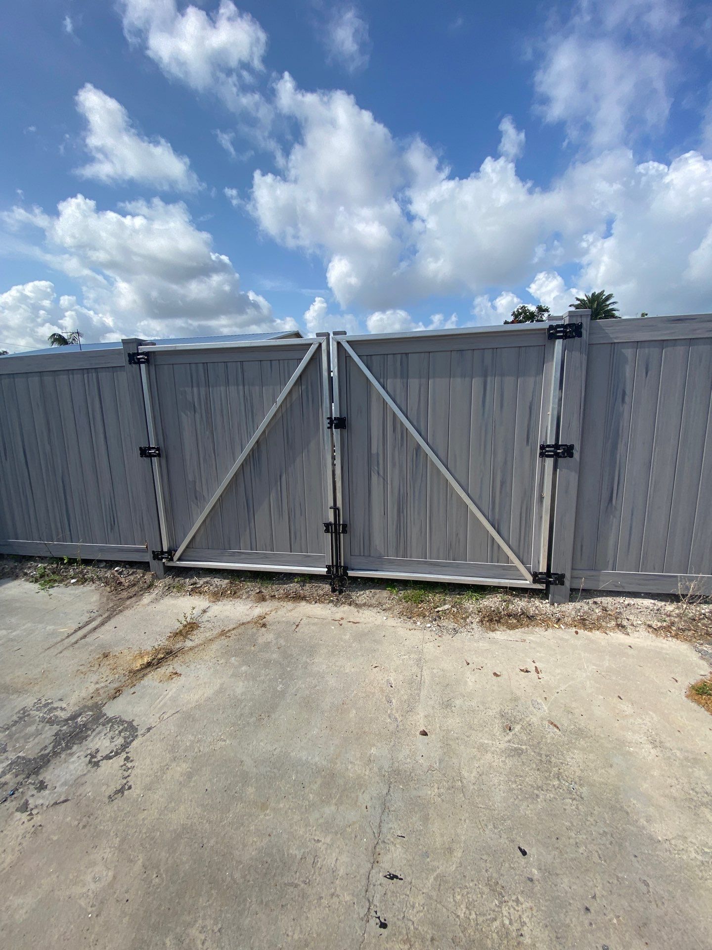 980 Cattlemen Rd  by H&Y Fence