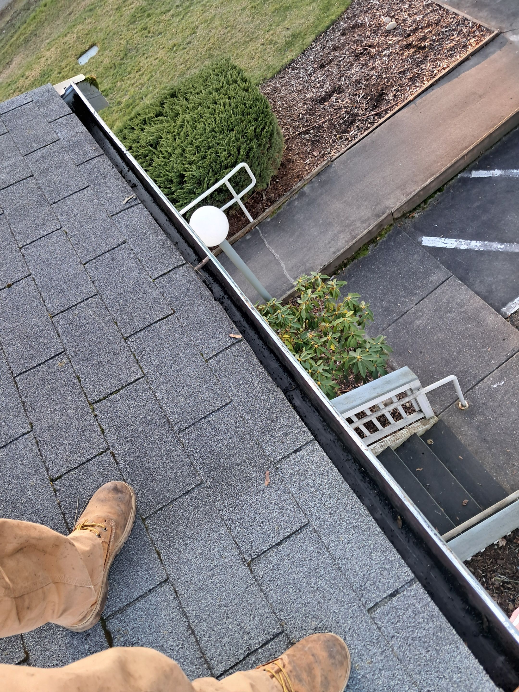 Commercial gutter cleaning Olympia, WA after photo with clean gutters