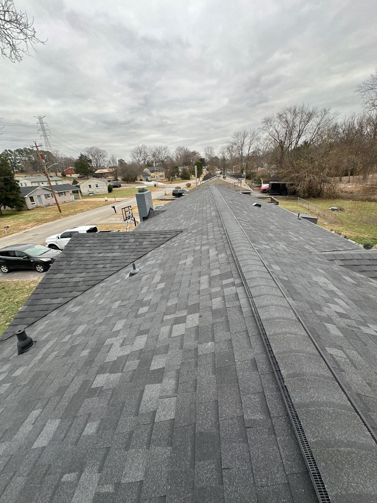 Owens Corning Oakridge Shingles - Onyx Black by Undersun Roofing 