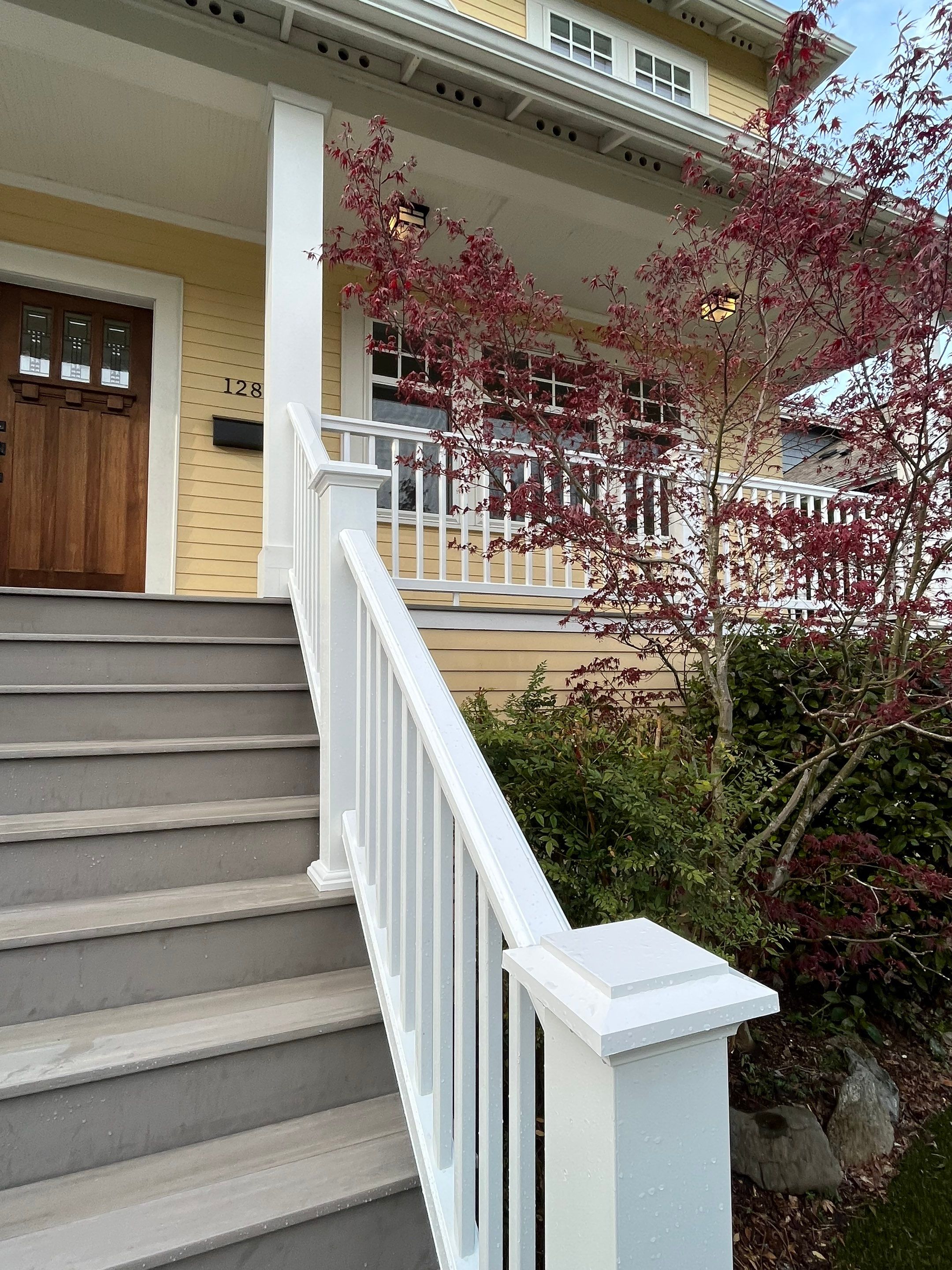 Greenlake Front Porch by Alki deck builders 
