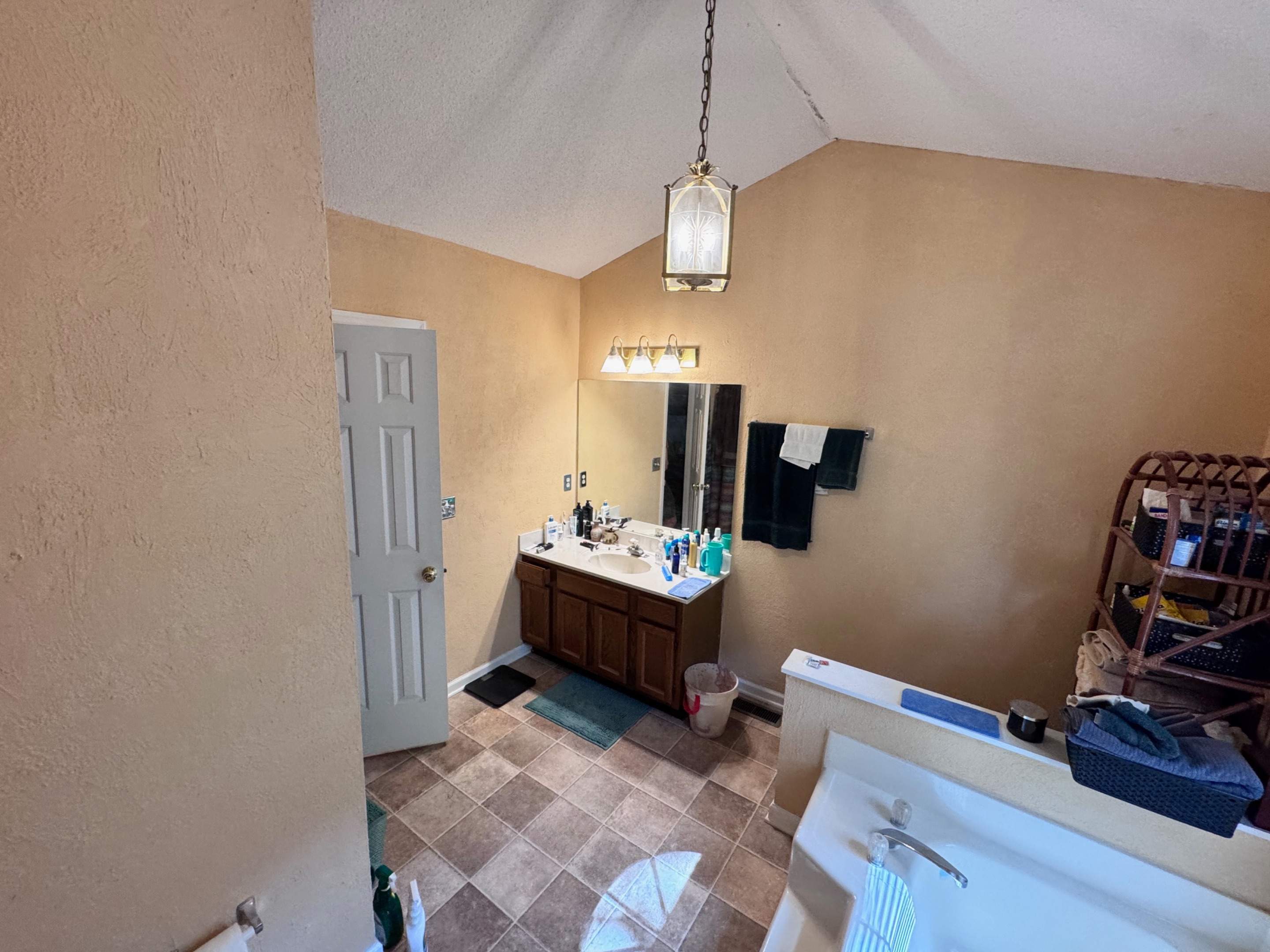 Master bathroom renovation by Prudencio