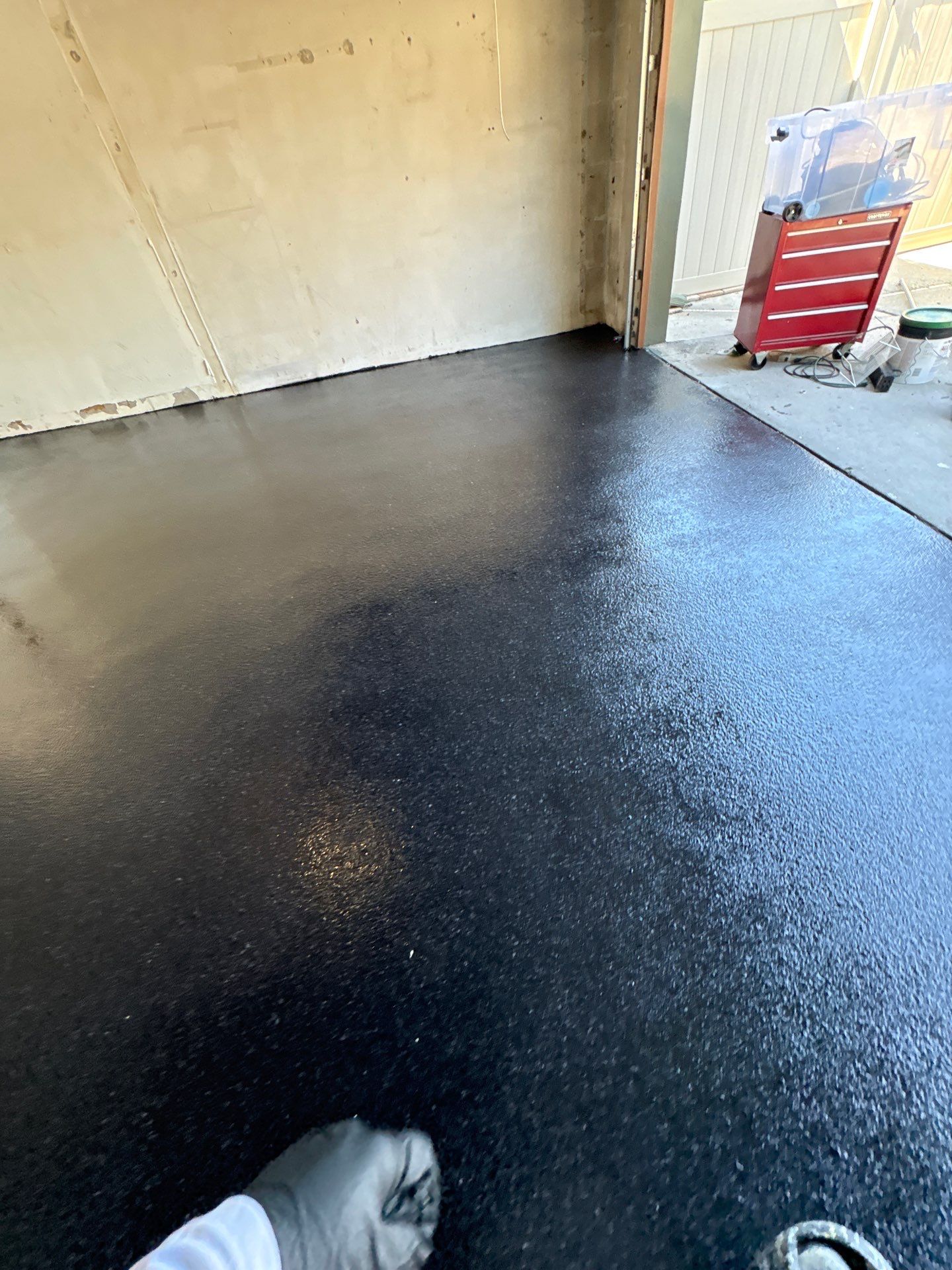 Clearwater Garage Floor Transformation with Carbon Flake Coating by Performance Floors & Coating