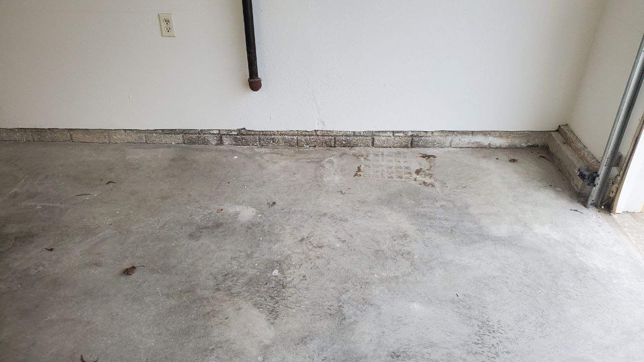 Shoreline Garage, Front Porch, & Back Porch Maroa by Loud Bros