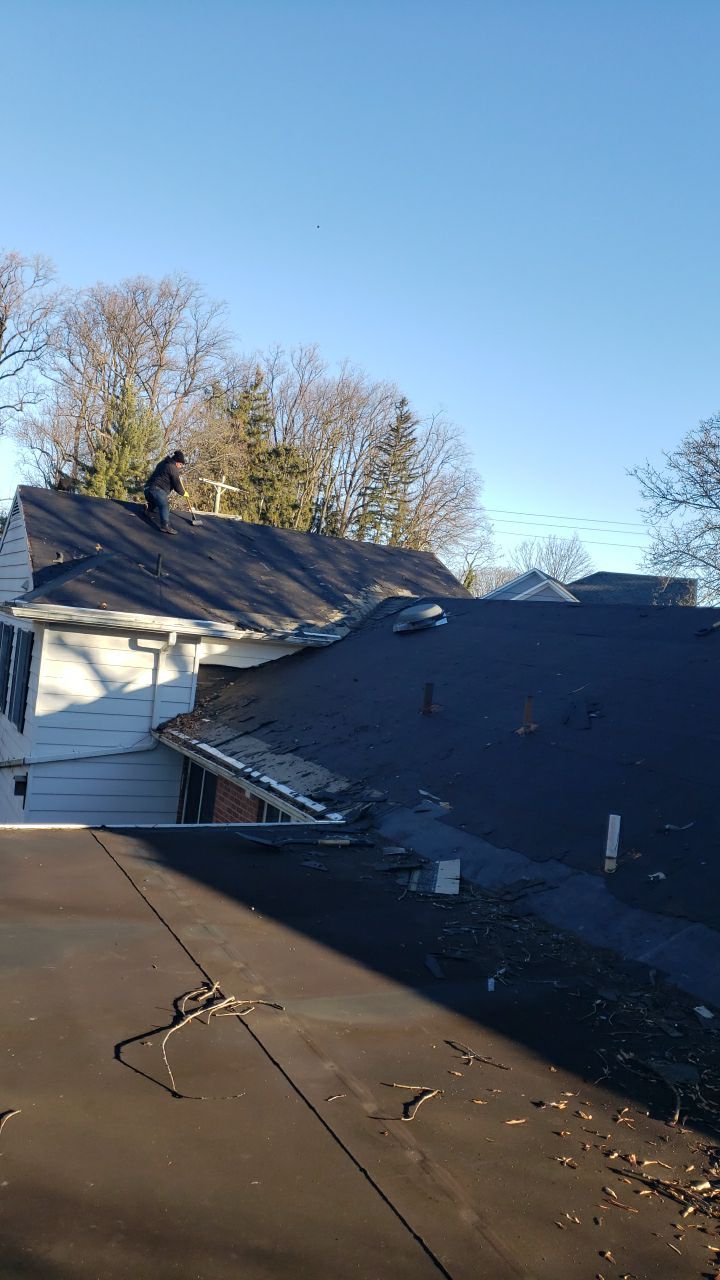 Arlington: CertainTeed Landmark Designer Shingles in Cobblestone Gray by RM Banning, Inc.