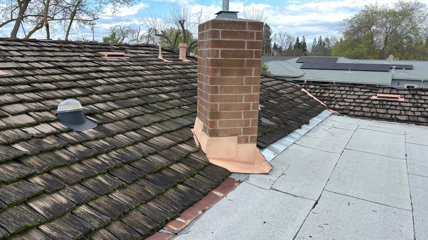 Installation of Certainteed Presidential shingles on residential house by Straight Edge Roofing Inc