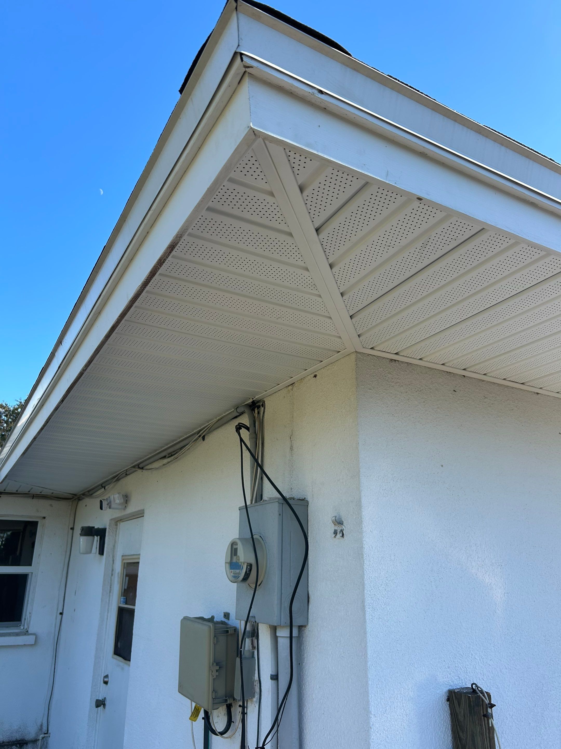 Replace soffit in Sarasota FL by Gutter Professors