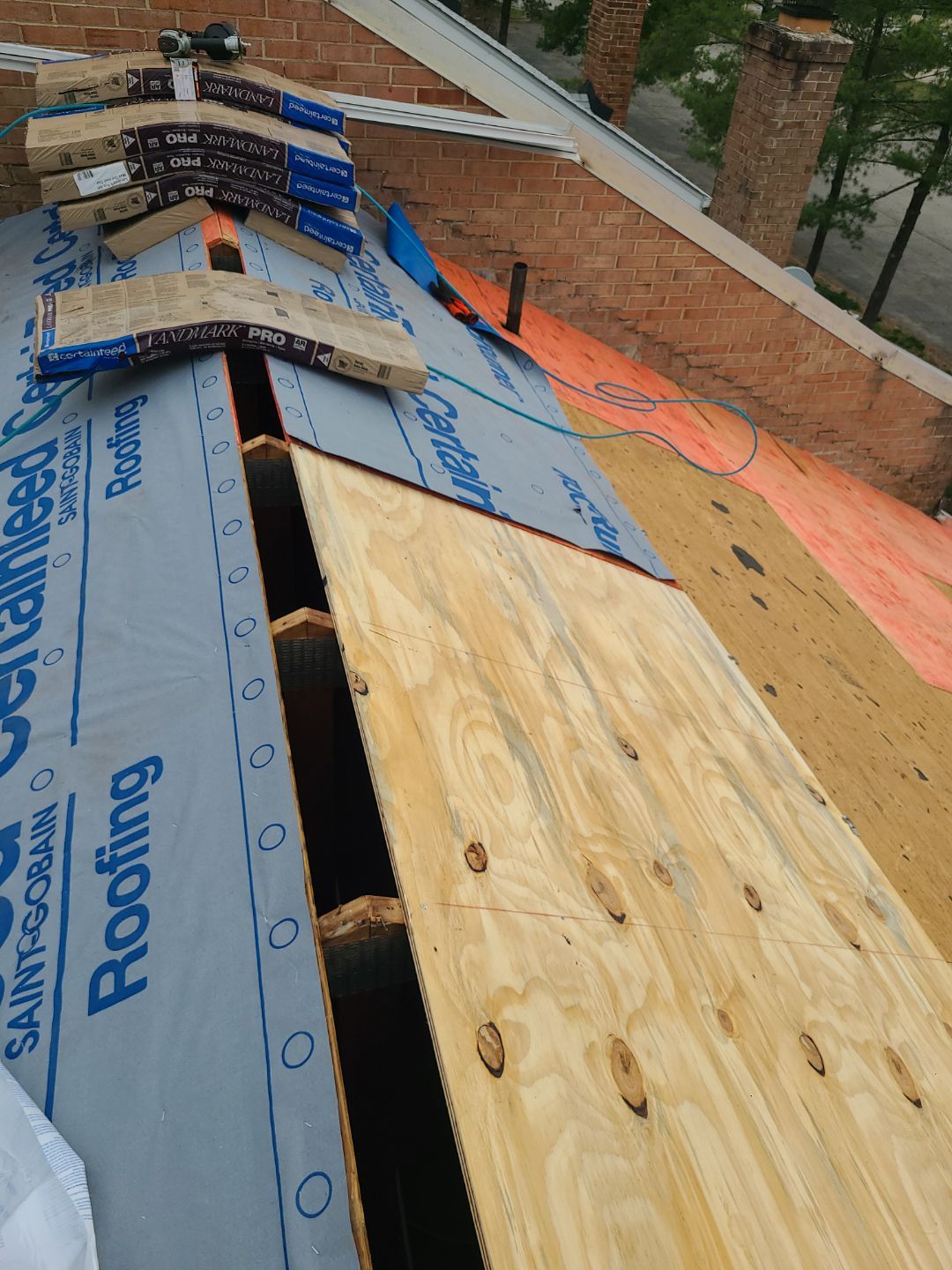 Springfield: Residential Roof Replacement with CertainTeed Landmark Pro in Max Def Red Oak by RM Banning, Inc.