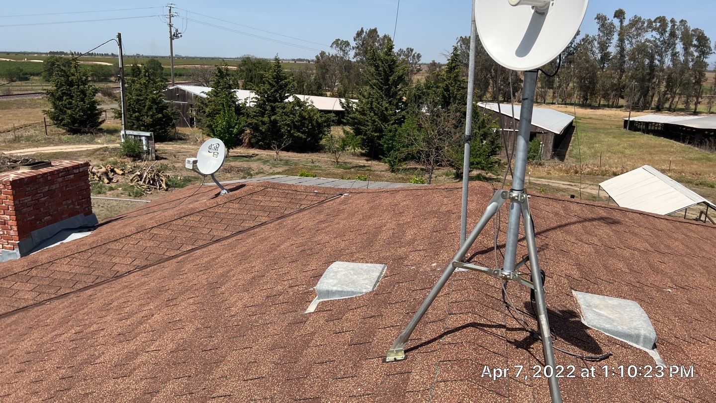 Metal roofing installation using Standing seam metal roofing system by Straight Edge Roofing Inc