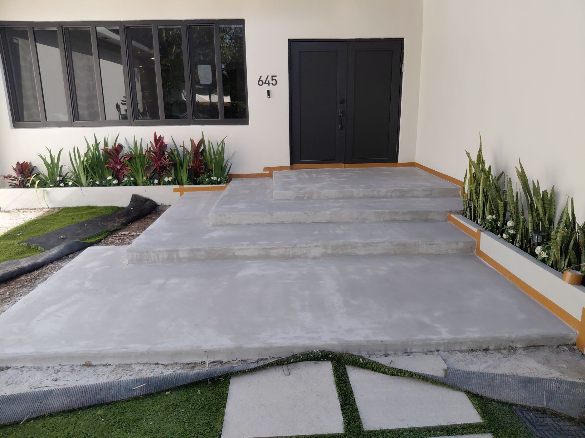 Entrance Steps with Microtopping by Seamless Surfaces