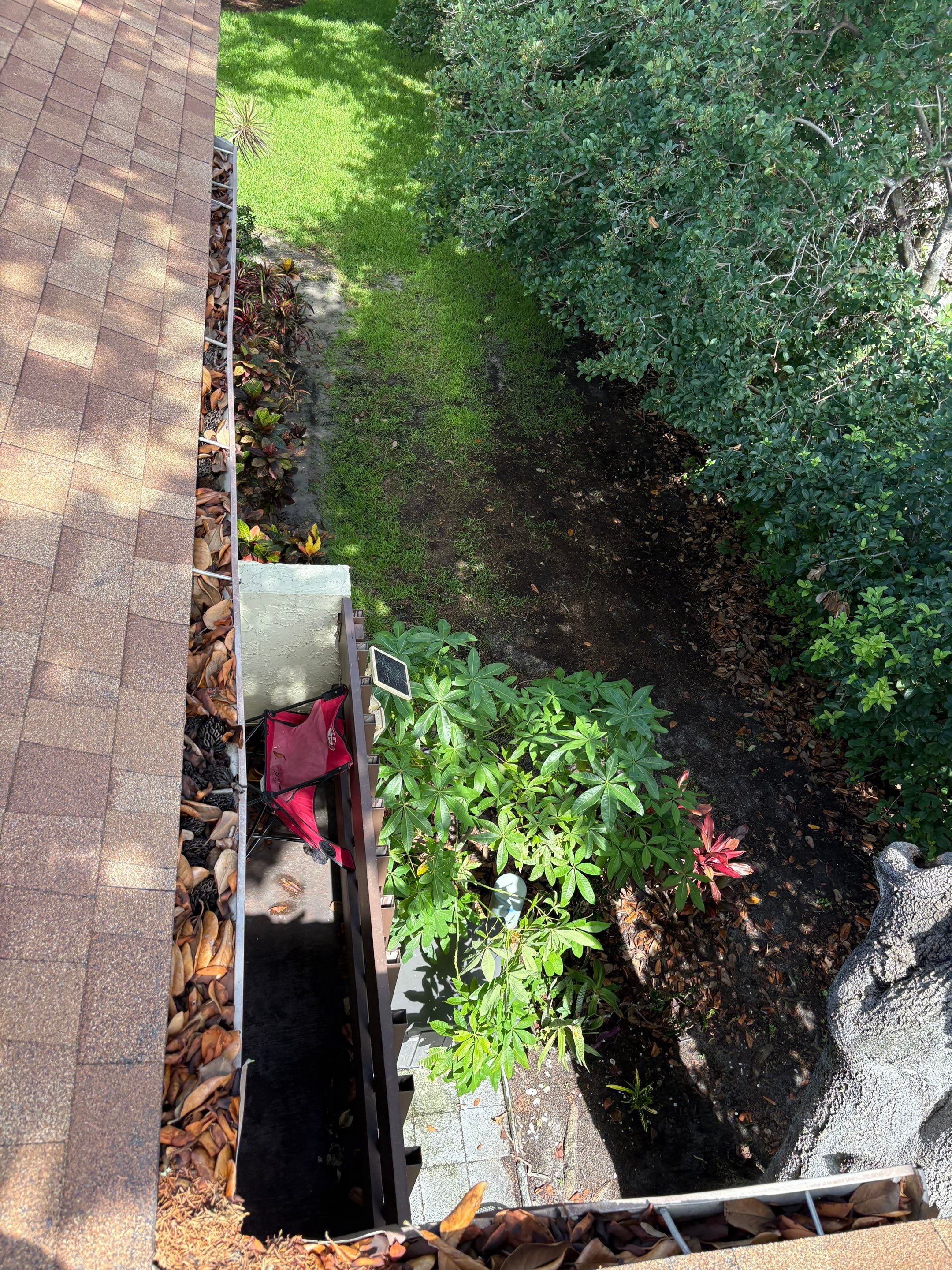 Commercial gutter cleaning Clearwater & Largo before photo with filled gutters