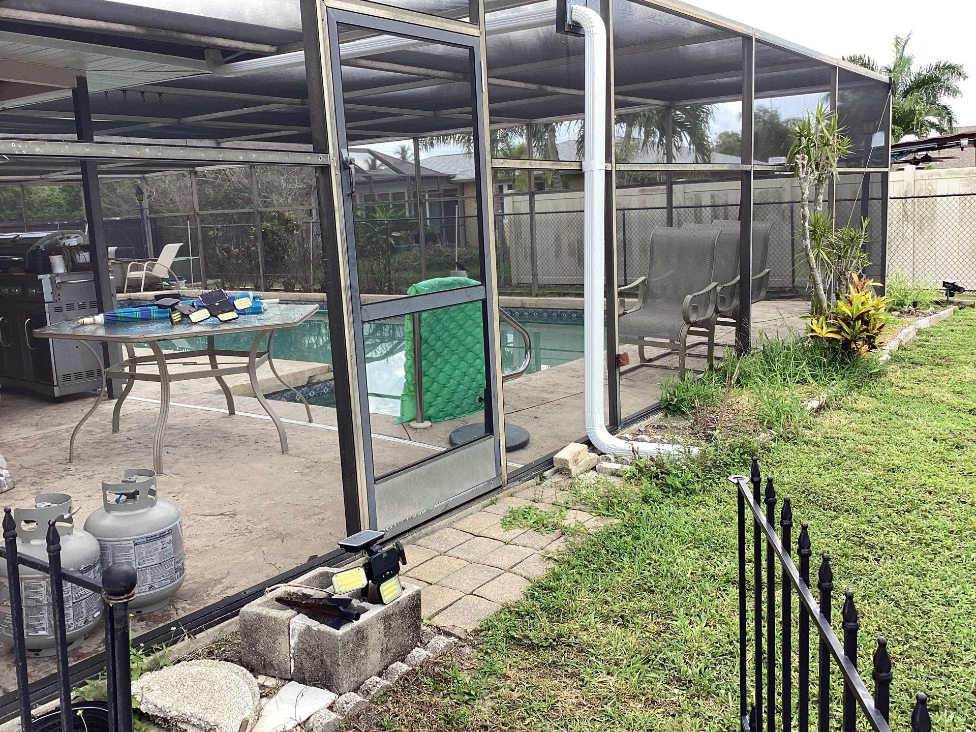 White Seamless Gutters and Splash Guards in Fort Myers FL by Gutter Professor by Gutter Professors