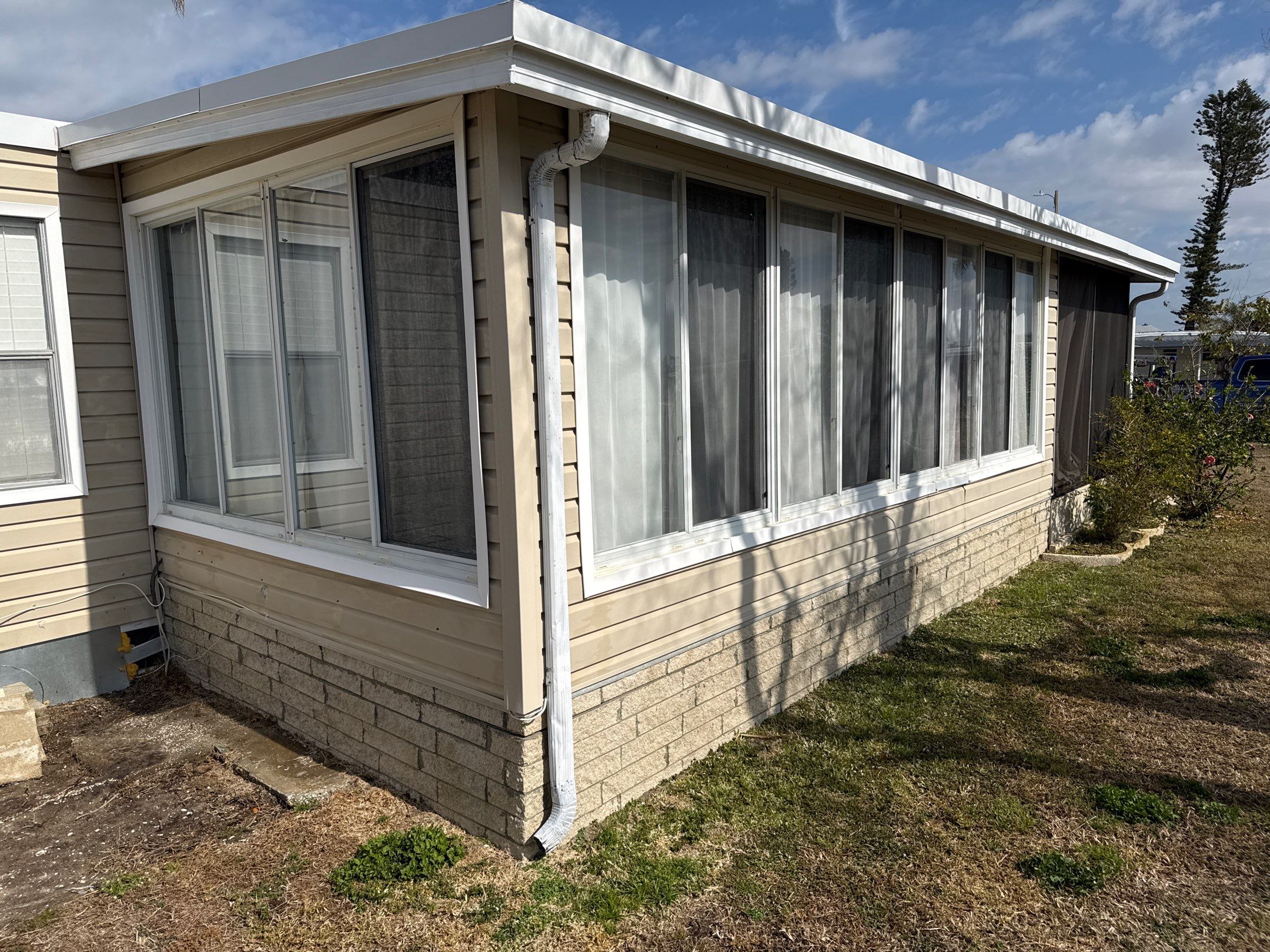 TPO Roof Cleaning & Mobile Home Soft Wash in Chulavista Landings – Ruskin, FL by Sunshine AquaWash