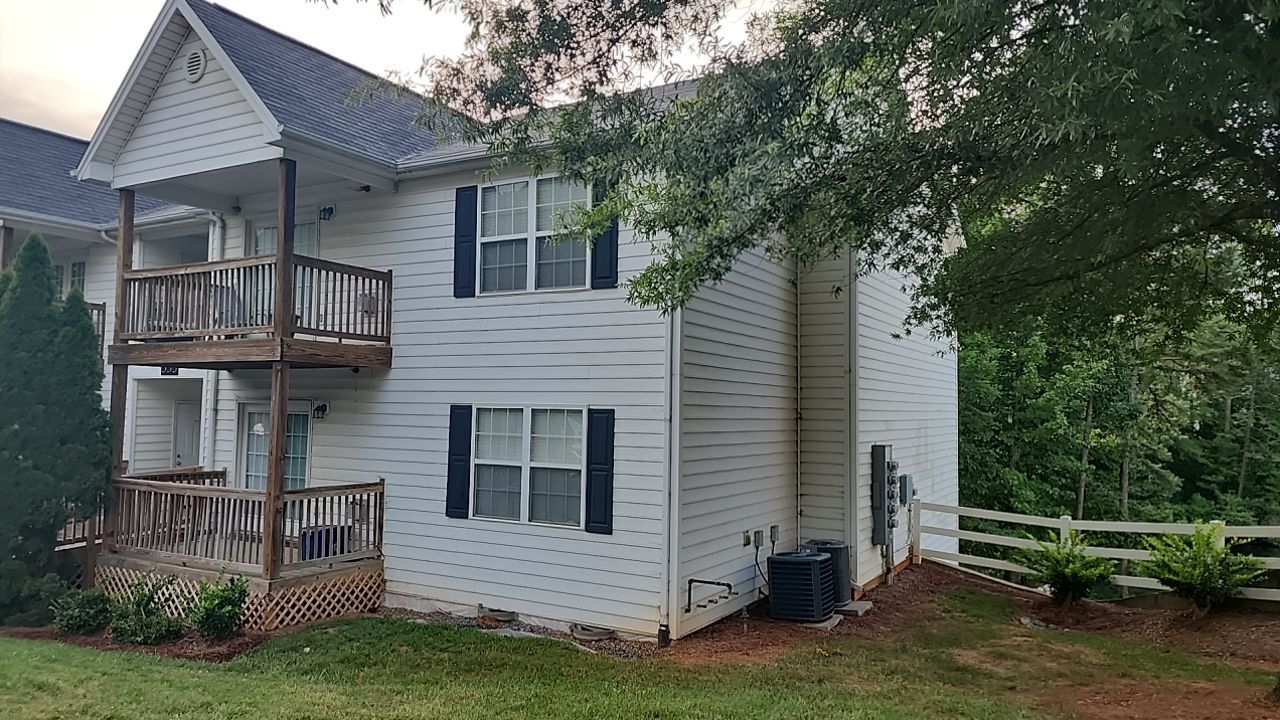 Appartment cleaning by Power Wash Masters LLC