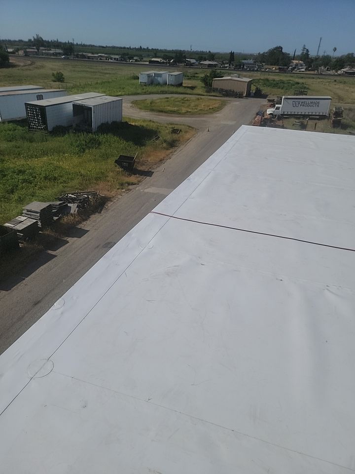TPO single-ply roofing system using GAF by Straight Edge Roofing Inc