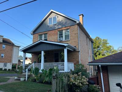 Cedarmax Vinyl for Pittsburgh Brick Home