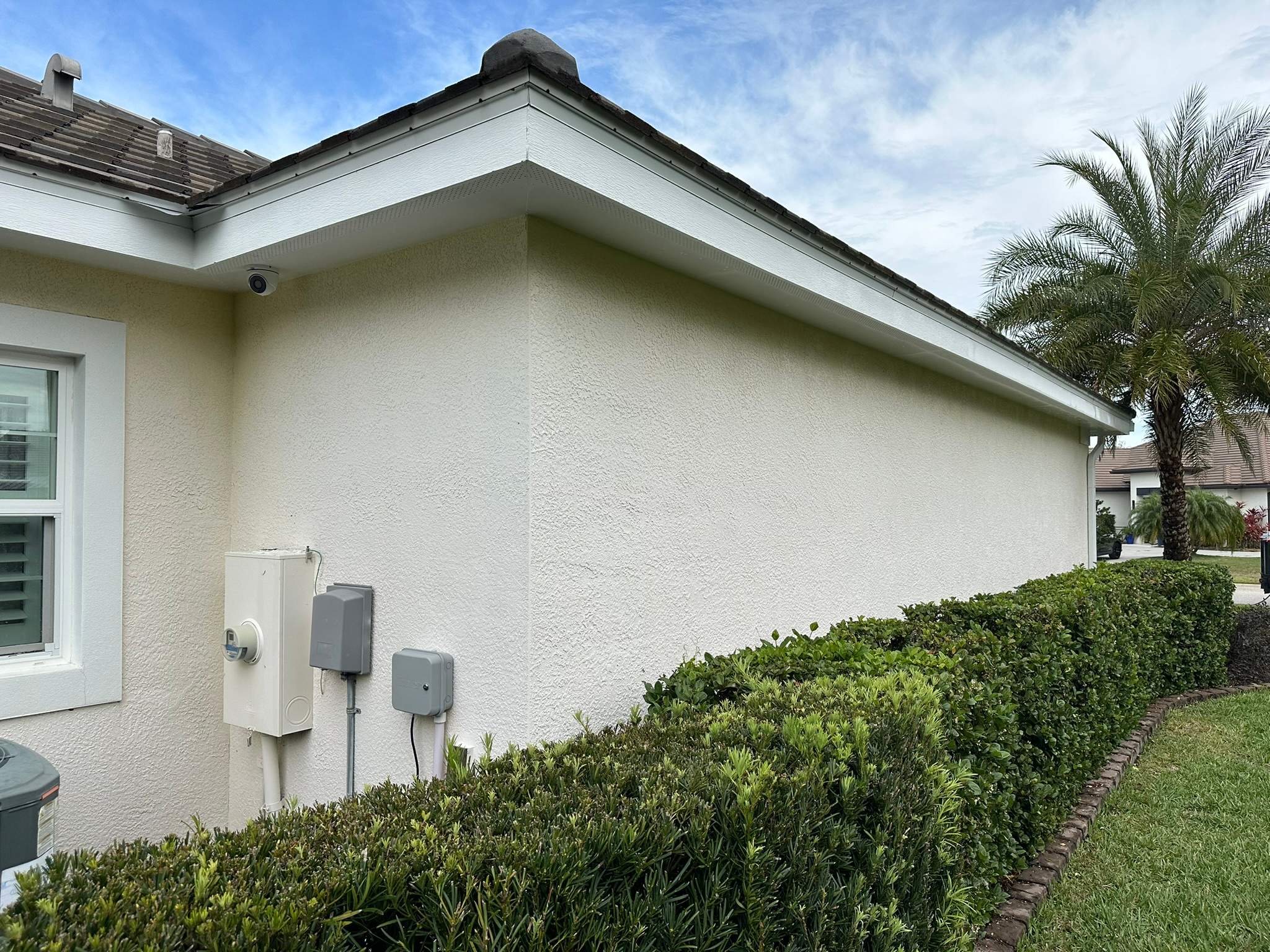 House Wash & Pool Screen Enclosure Cleaning in Winding River Community, Bradenton, FL | Sunshine AquaWash by Sunshine AquaWash
