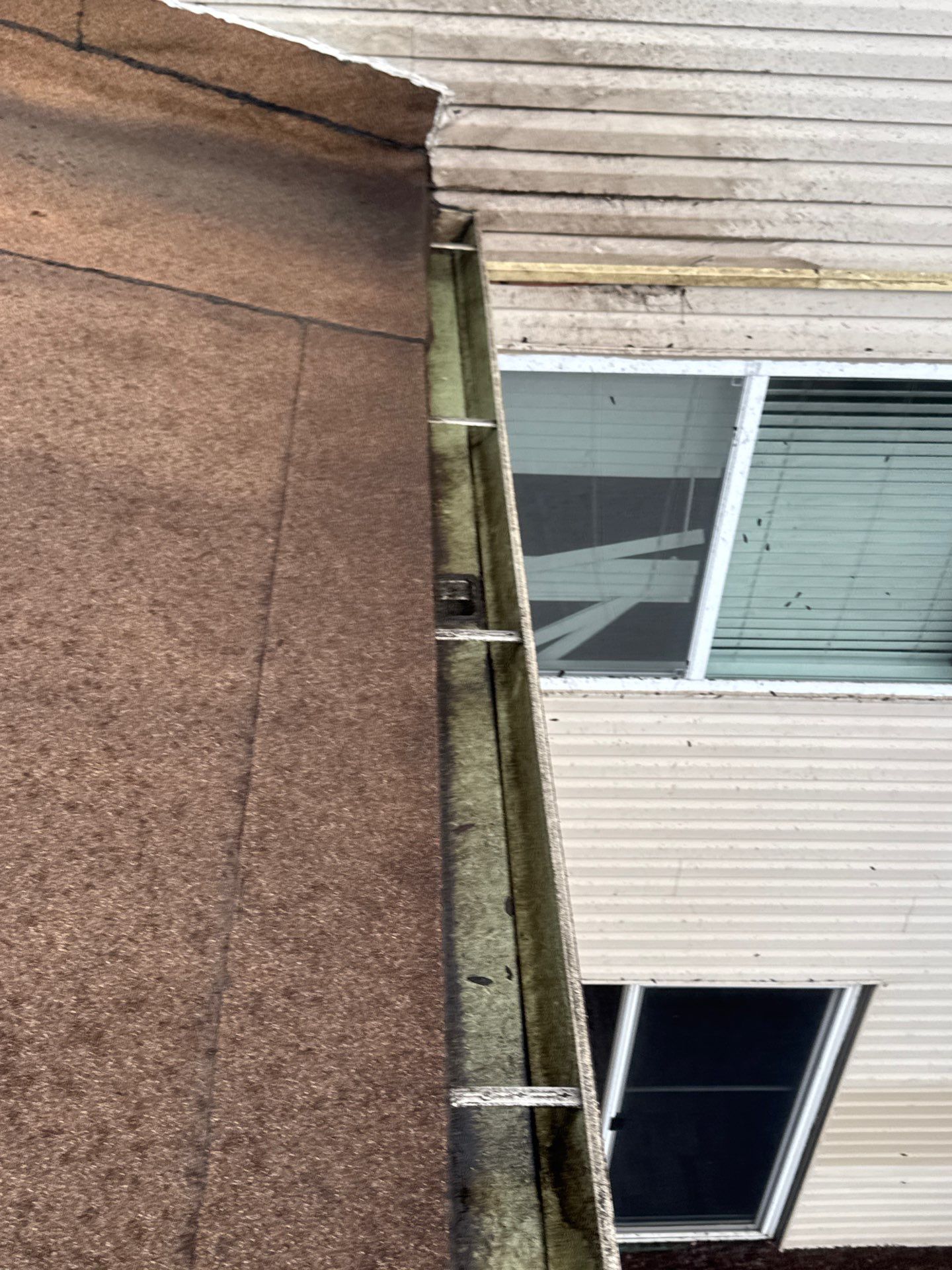 Commercial gutter cleaning Lombard, IL after photo with clean gutters