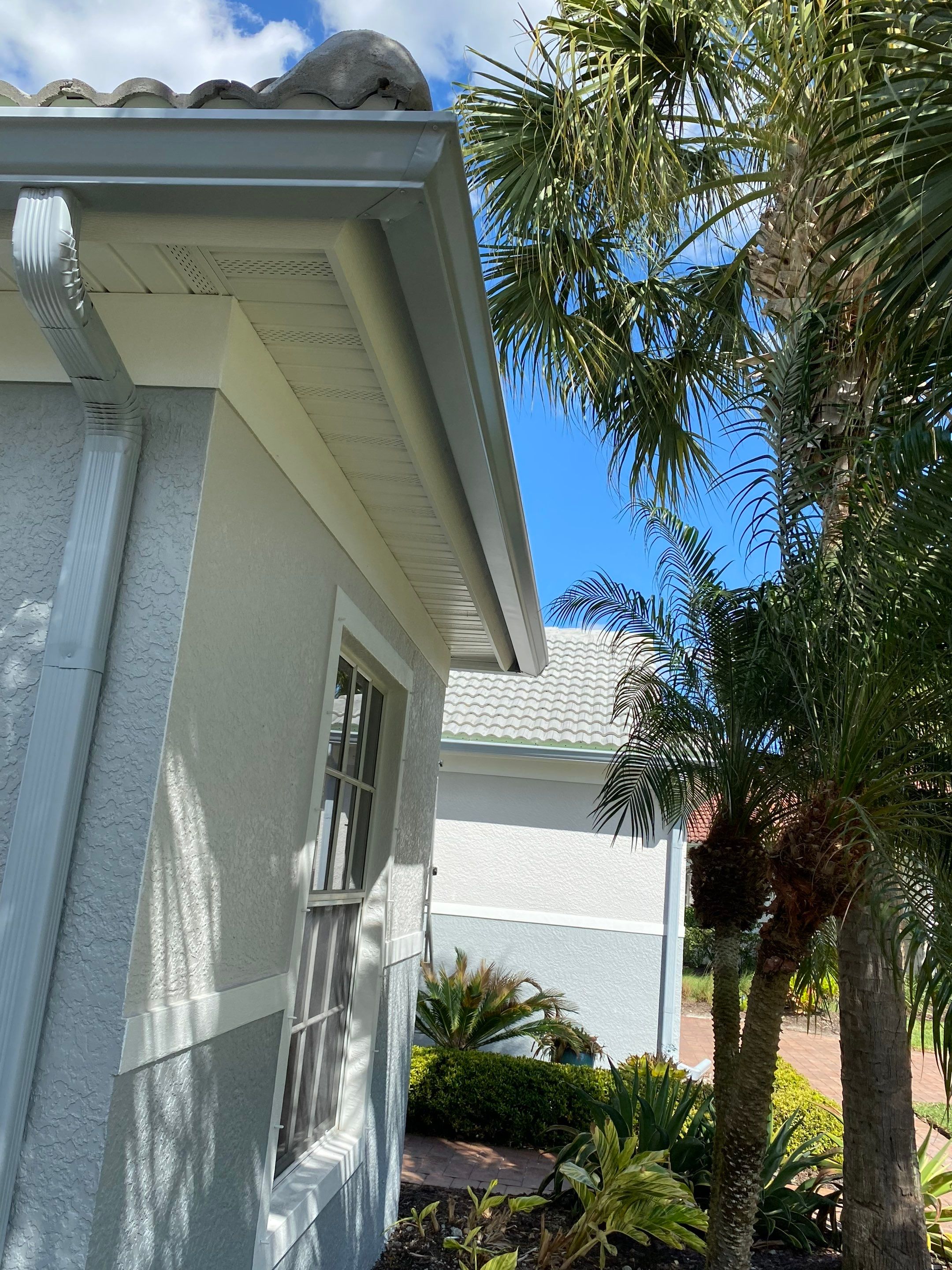 6-inch K-style Seamless Gutters and Splash Guard in Grey Color in Naples FL by Gutter Professors