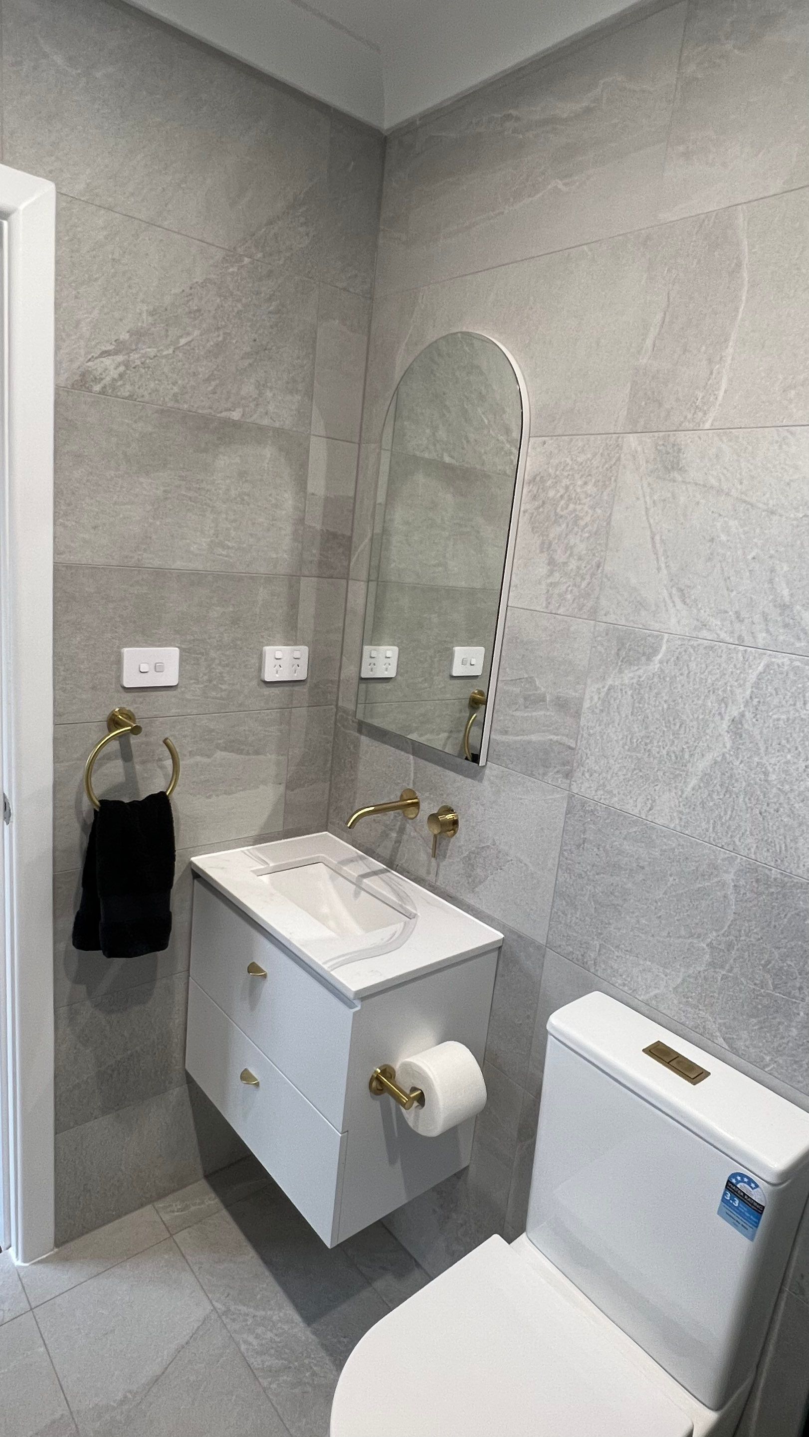 Small Ensuite Renovation by Re-seal Bathrooms