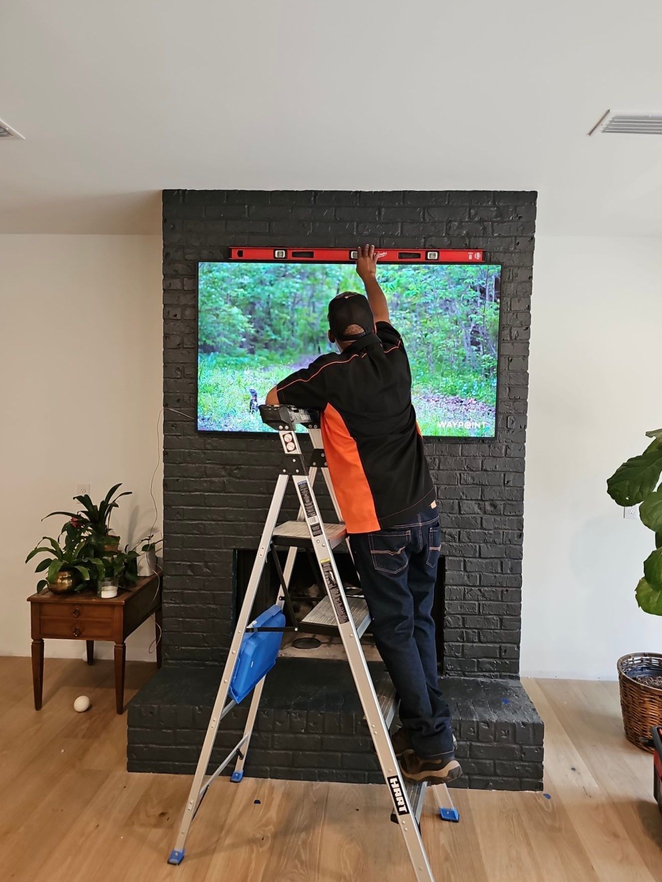 Lifestyle TV & Frame TV Installation Projects by Hangman Mounting & Installation 