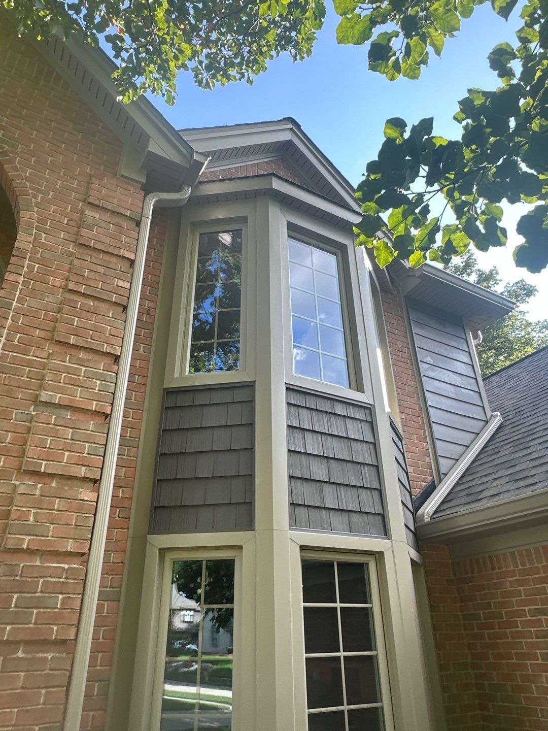 Roof Replacement using Owens Corning Peppercorn and Siding Replacement using Ascend Charcoal Smoke by 180 Contractors