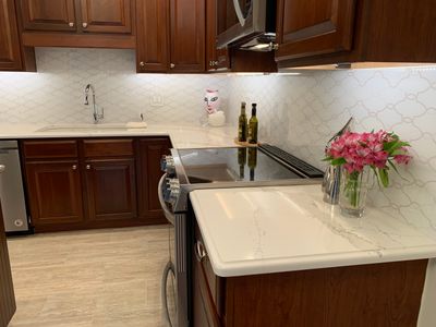Kitchen Remodel using IMAGIO Solid Glass Backsplash Arabesque Drops